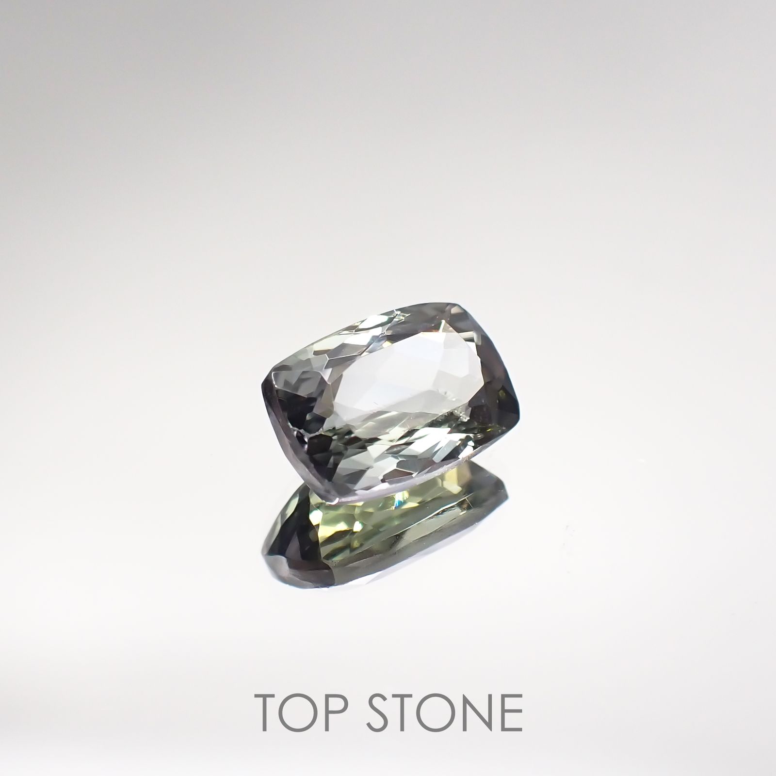 パーティカラータンザナイト(宝石名パーティカラード・ゾイサイト) タンザニア産 2.181ct ソ付(彩珠)[210711827]8.9×6.1mm前後