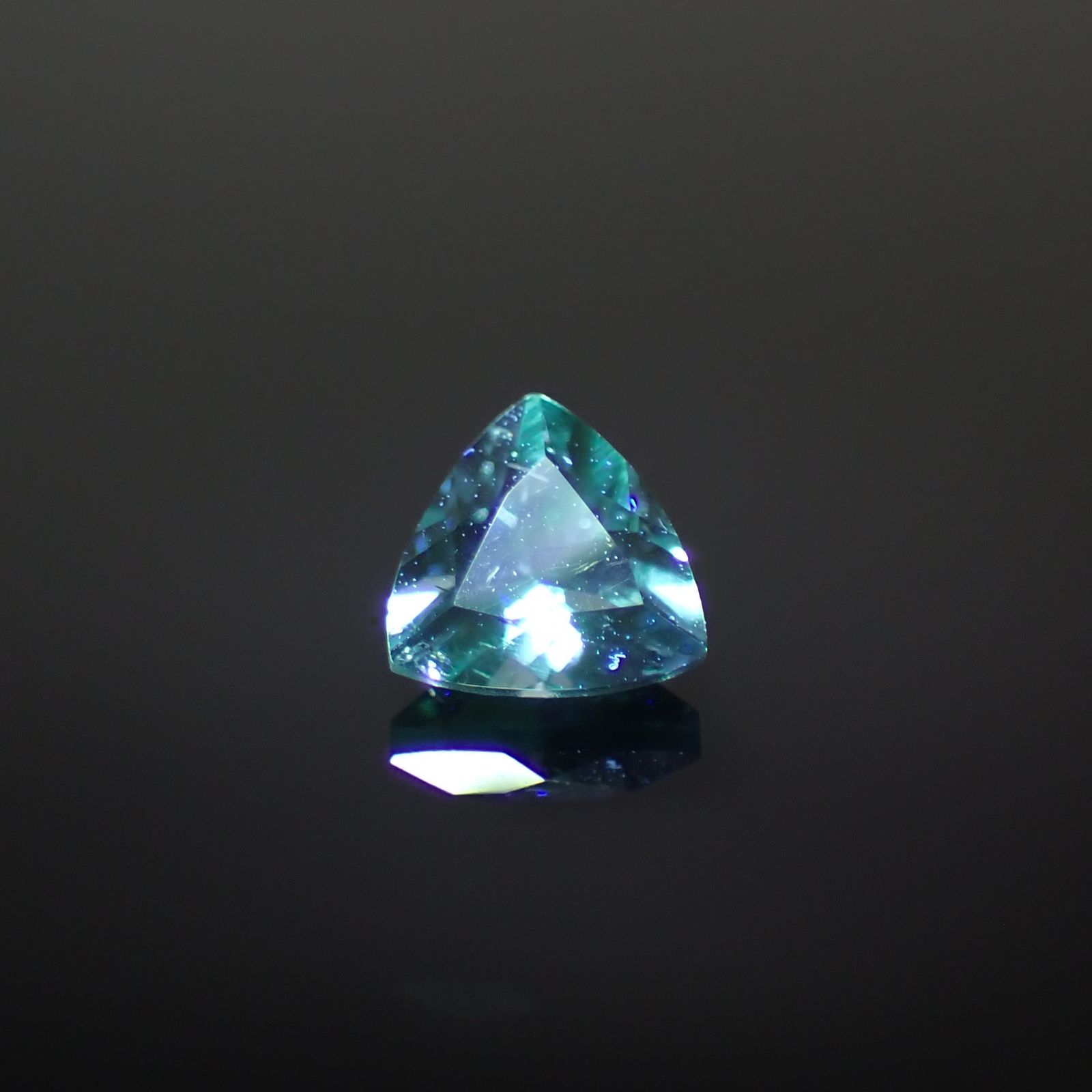 ブルーコーネルピン タンザニア産 0.23ct[231224497]4x4mm前後