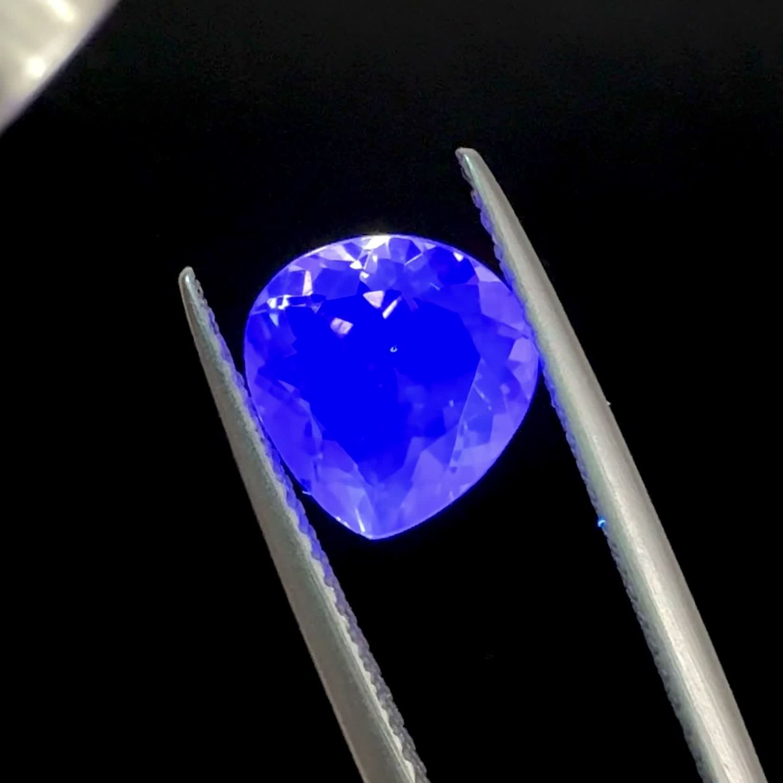 天然石グラデーション‼️ ブルーフローライト九尾 彫刻 専用台座付‼️ 楽天市場】フローライト 龍ミニ彫り物 2024 干支 辰 浄化 天然石