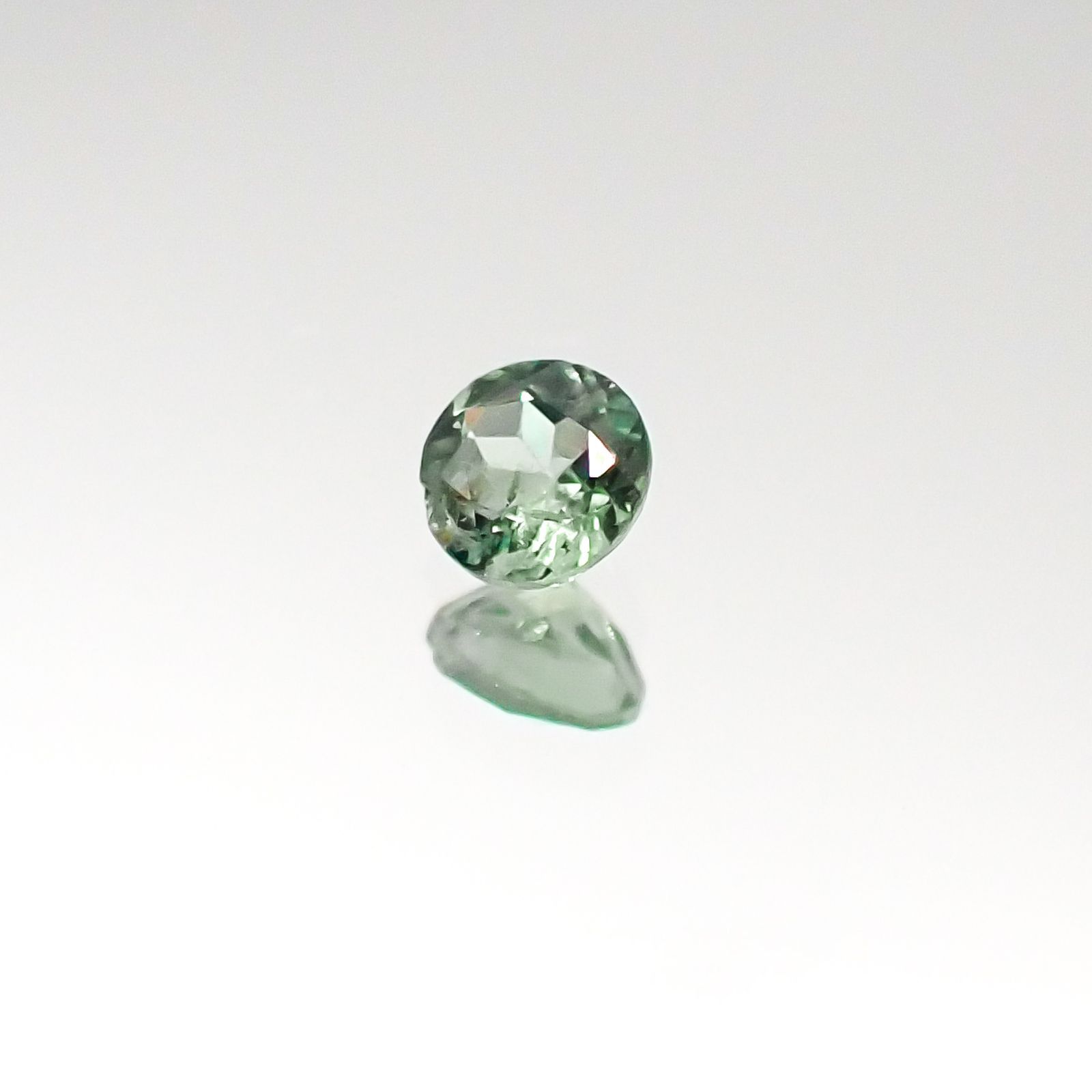 アレキサンドライト インド産 ルース 0.11ct[20095564]2.9×2.9mm前後