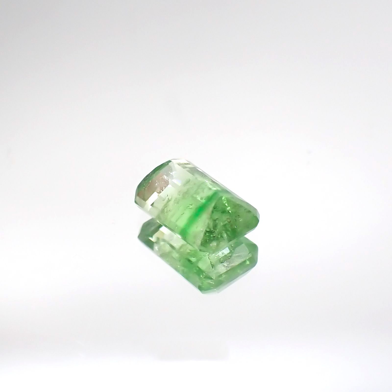 バイカラーツァボライト(宝石名グリーン グロッシュラー・ガーネット) タンザニア産 0.89ct 識別済[231225108]6.5×4.3mm前後