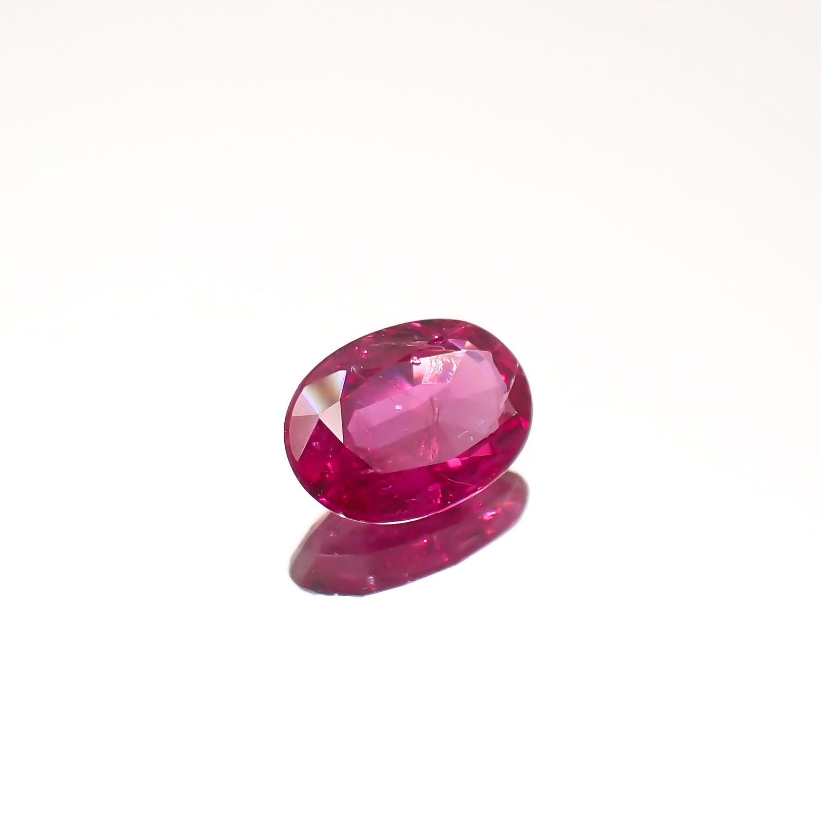 ルビー(宝石名ルビー)モザンビーク産 0.26ct 識別済[220616139]4.8x3.4mm前後