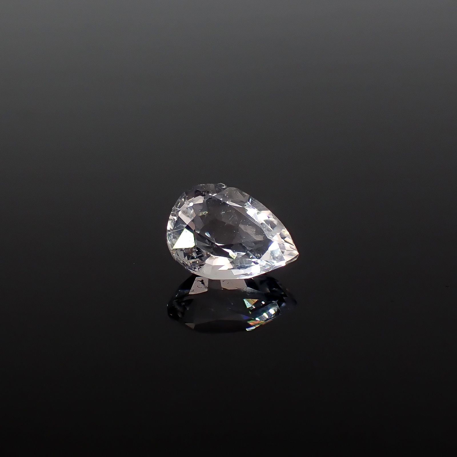 テネブレッセンススキャポライト アフガニスタン産 0.48ct / 6.4x4.6mm前後 [260432039]