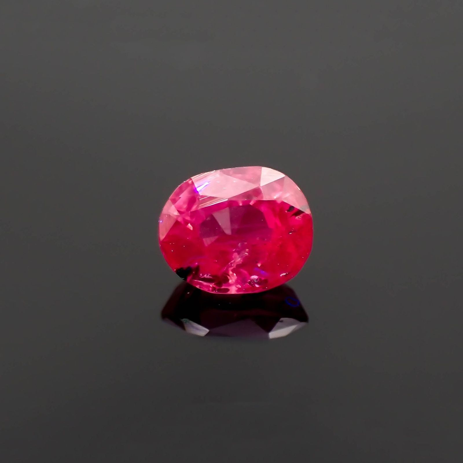 パープルサファイア パキスタン・カシミール産 0.48ct / 4.8x3.9mm前後 [251019866]