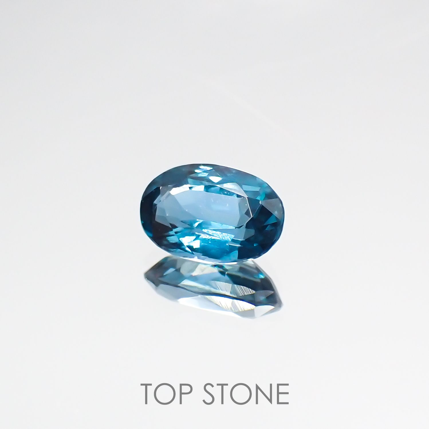 オーシャンブルーカイヤナイト ネパール産 ルース 0.54ct[210711421]6.2×4.1mm前後
