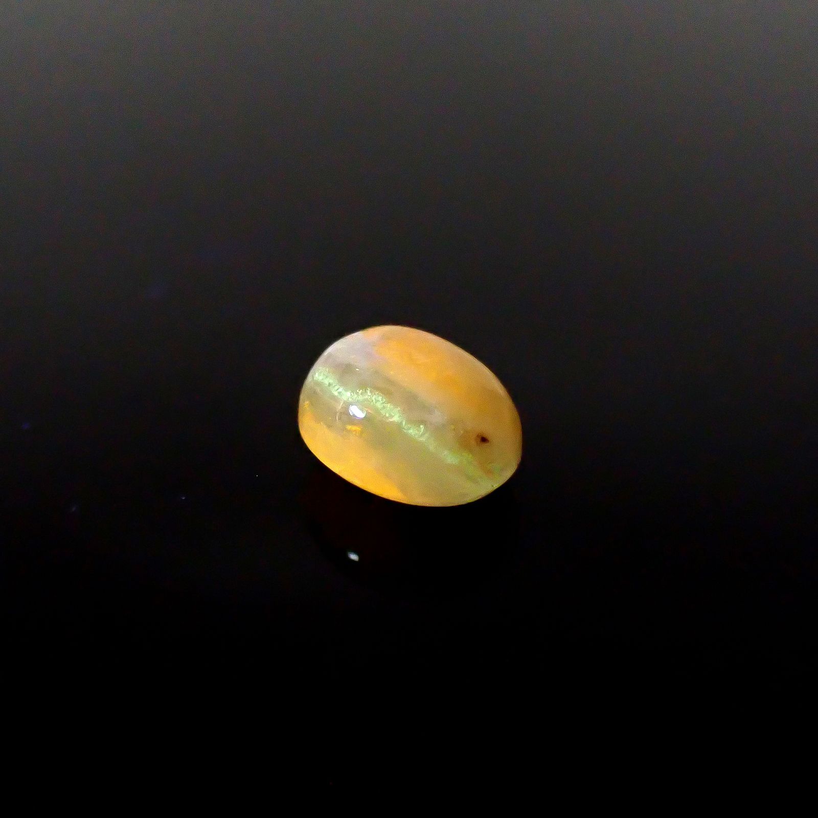北海道石(北海道オパール) 北海道河東郡鹿追町然別産 1.95ct [250530390]9.1x7.2mm前後