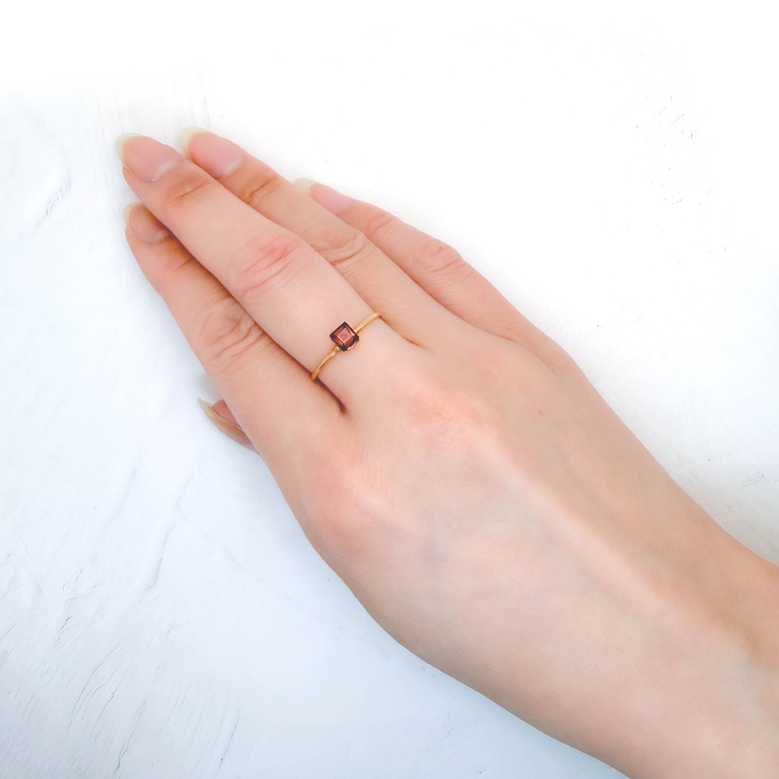 ◇ランダムセレクト◇パイロープアルマンディンガーネット モザンビーク産 約0.52ct / 4.1x4.1mm前後 [260532216-PAC]