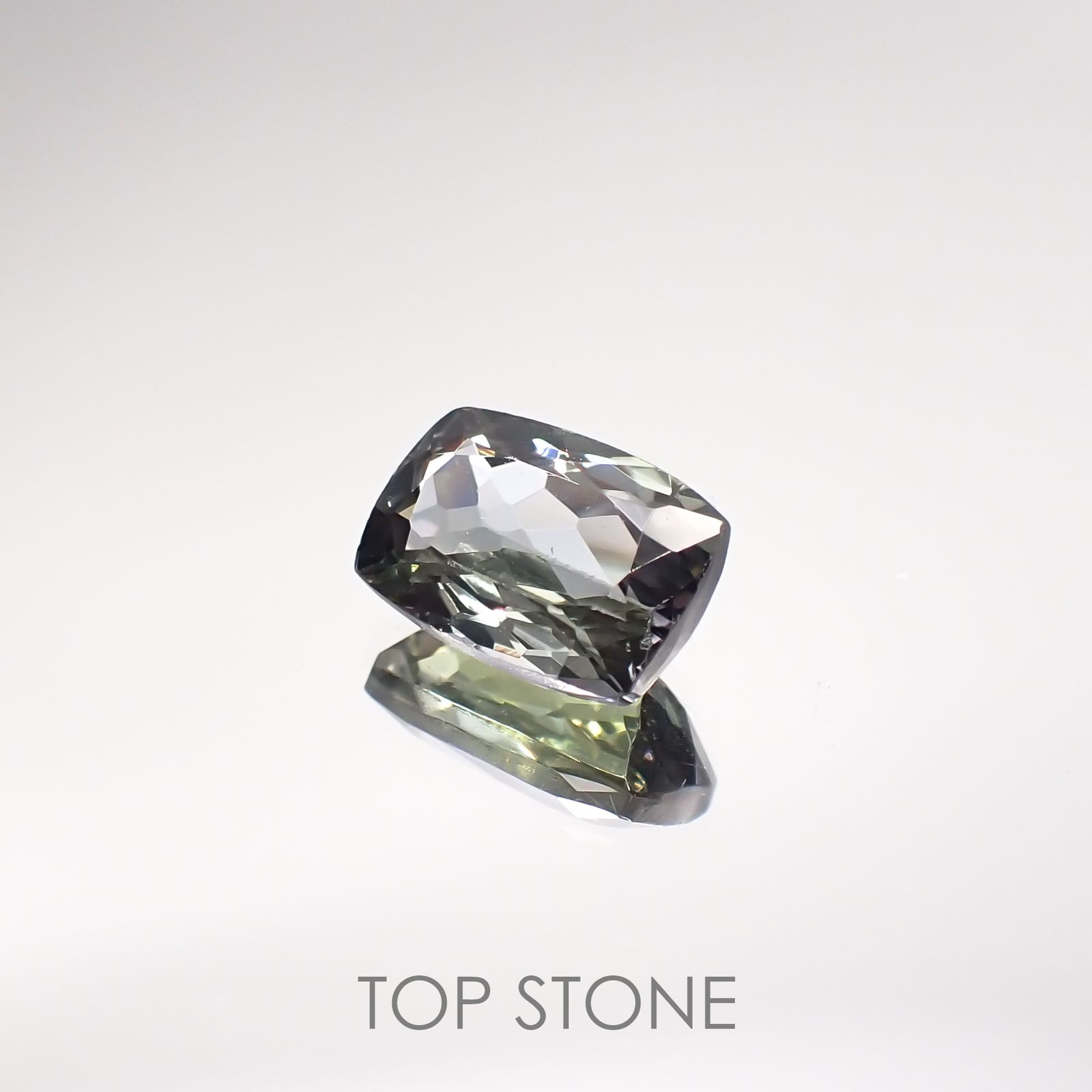 パーティカラータンザナイト(宝石名パーティカラード・ゾイサイト) タンザニア産 2.181ct ソ付(彩珠)[210711827]8.9×6.1mm前後