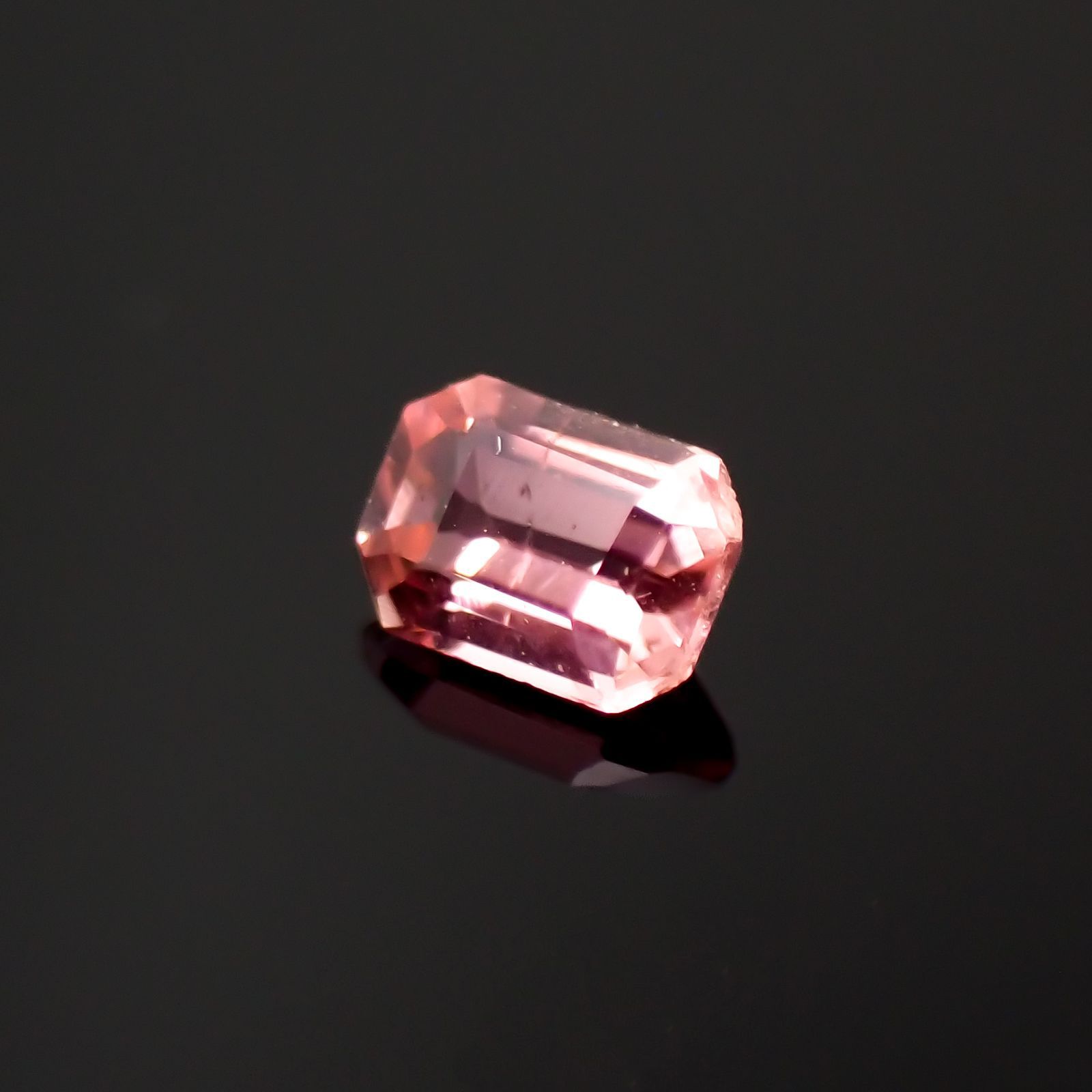 ヴェイリネナイト(宝石名ベイリネナイト)パキスタン産 0.090ct 識別済[221219287]3.1x2.1mm前後