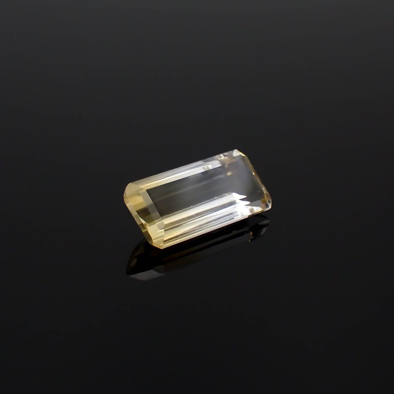 バイカラーシトリン ブラジル・ミナスジェライス州産 6.48ct / 17.5x8.3mm前後 [251026468]