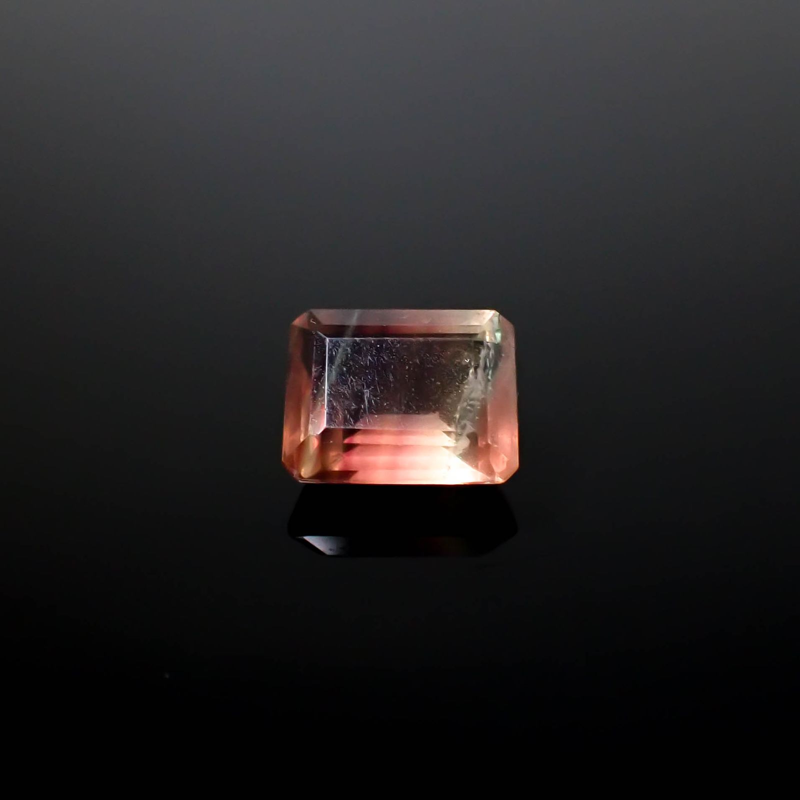 バイカラーフローライト フルオレッセンス ブラジル産 5.22ct [250430254]10.9x8.8mm前後