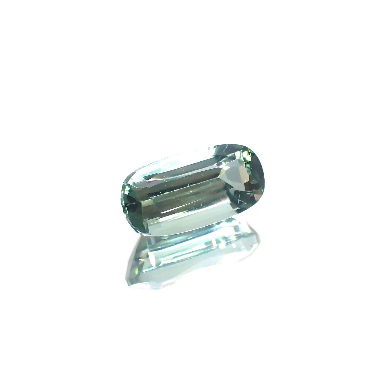 ブルーグリーントルマリン(宝石名グリーン・トルマリン) アフガニスタン産 識別済 0.94ct / 8.1x4.1mm前後 [211013584]