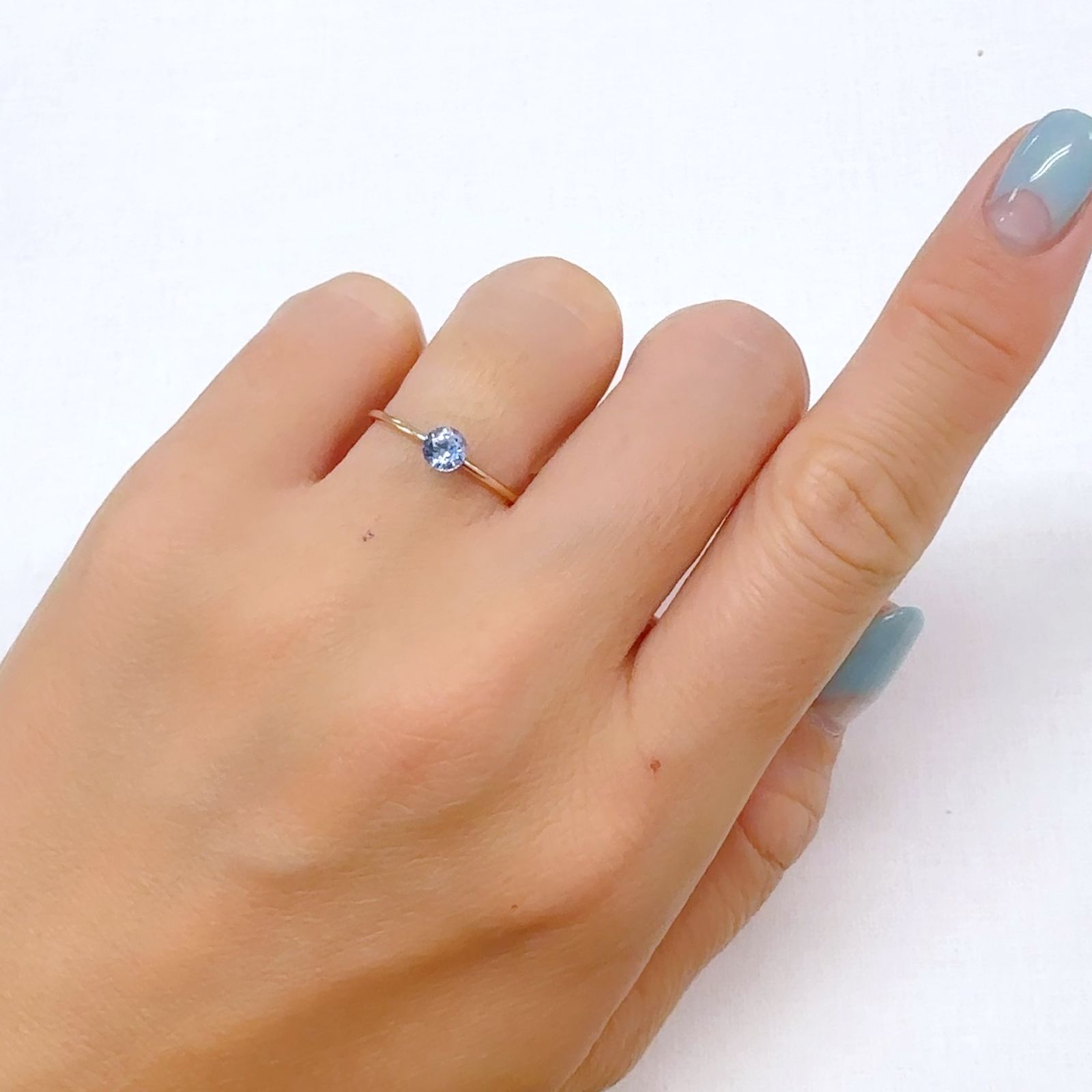 アイスブルーサファイア スリランカ産 0.45ct[240828655]4.3x4.3mm前後