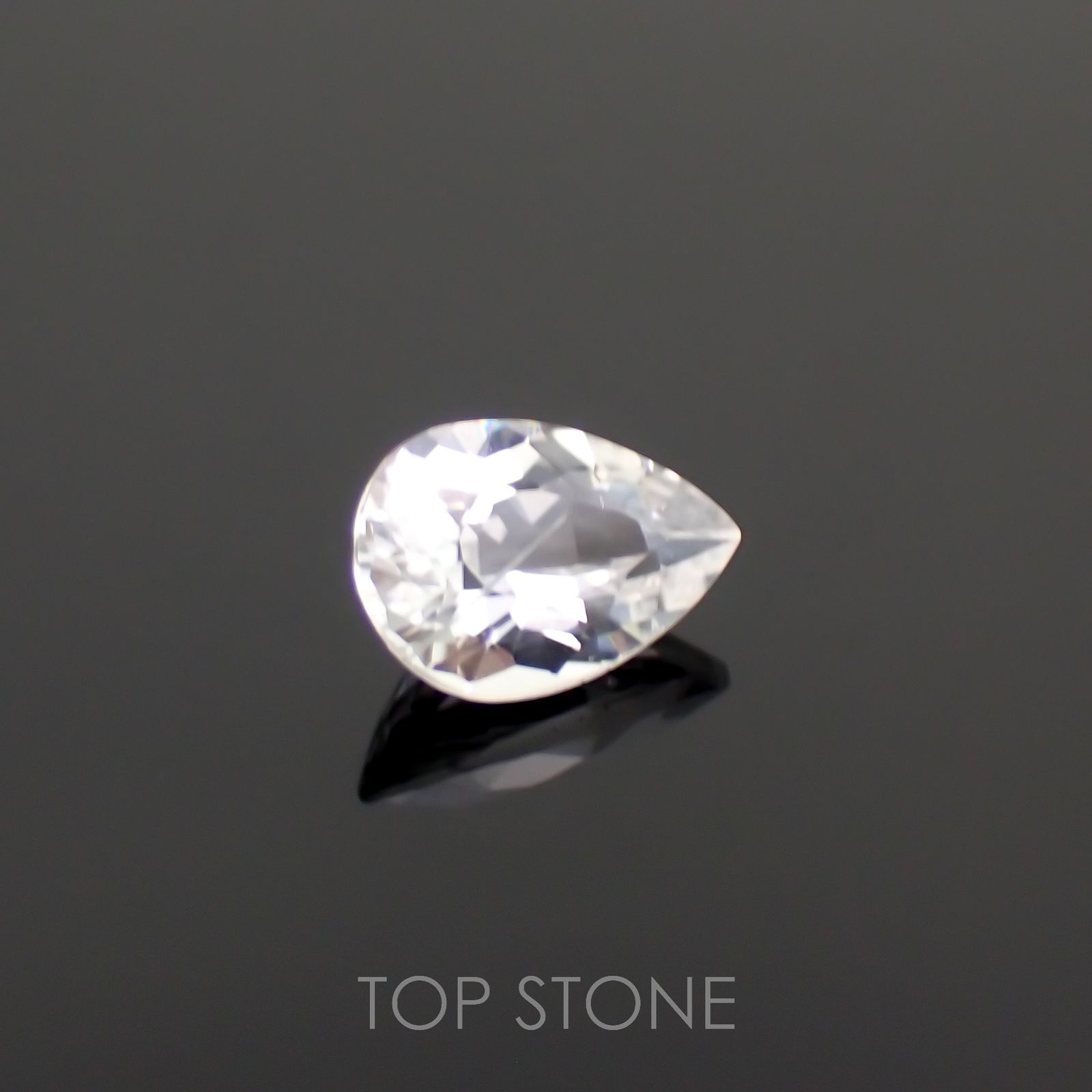 フェナカイト(宝石名フェナカイト)マダガスカル産 0.74ct 識別済[221018412]7.4x5mm前後