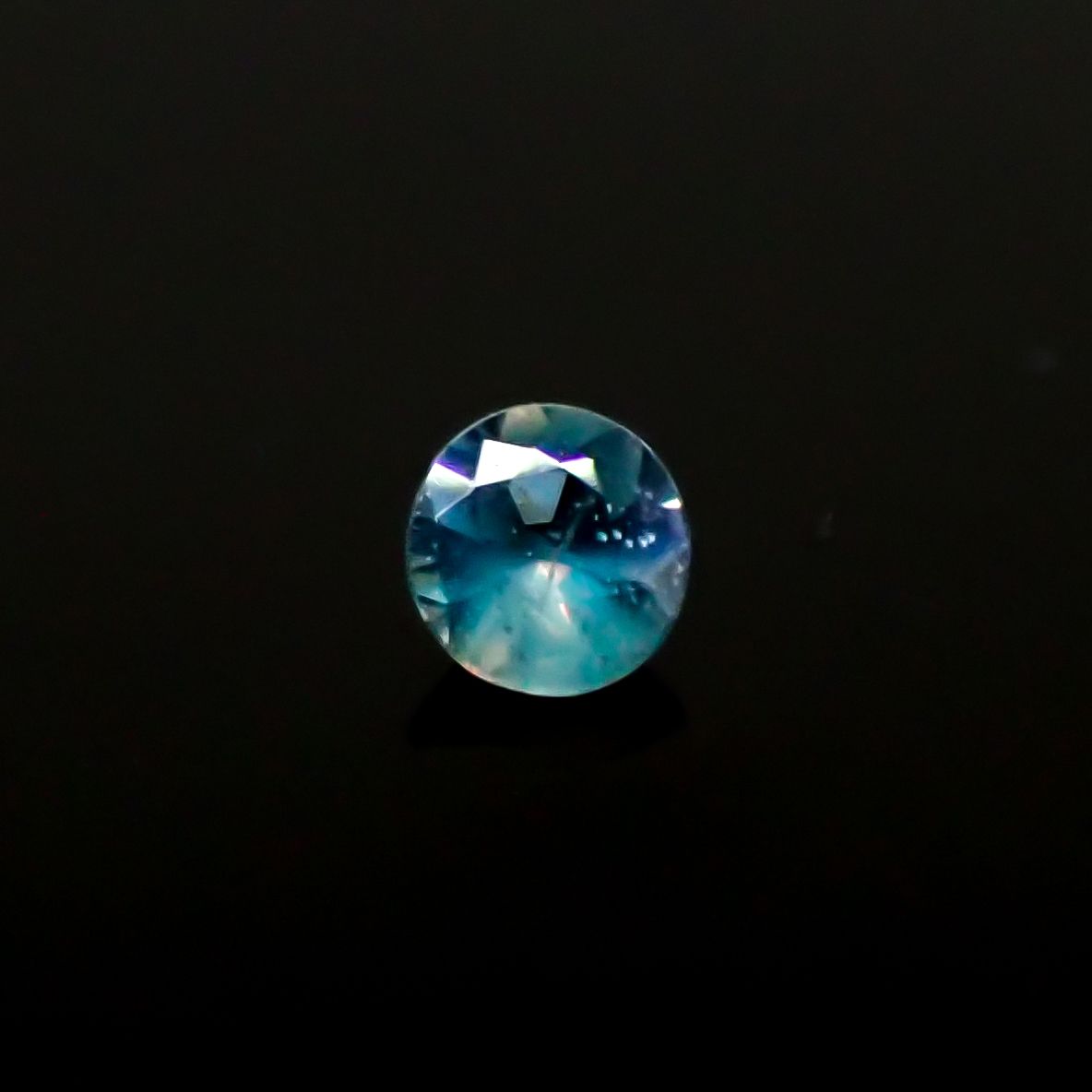 シルキーアレキサンドライト ブラジル・ミナスジェライス州ヘマチタ鉱山産 0.073ct[240929060]2.5x2.4mm前後