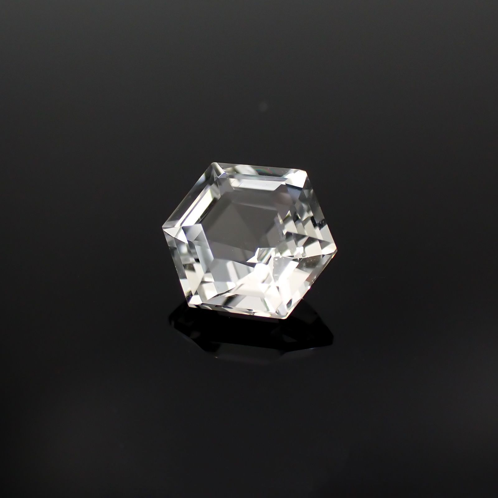 ◇ヘキサゴンカット◇レムリアンシードクリスタル(保証シール付き) ブラジル産 0.80ct[221018287]5.8x5.8mm前後