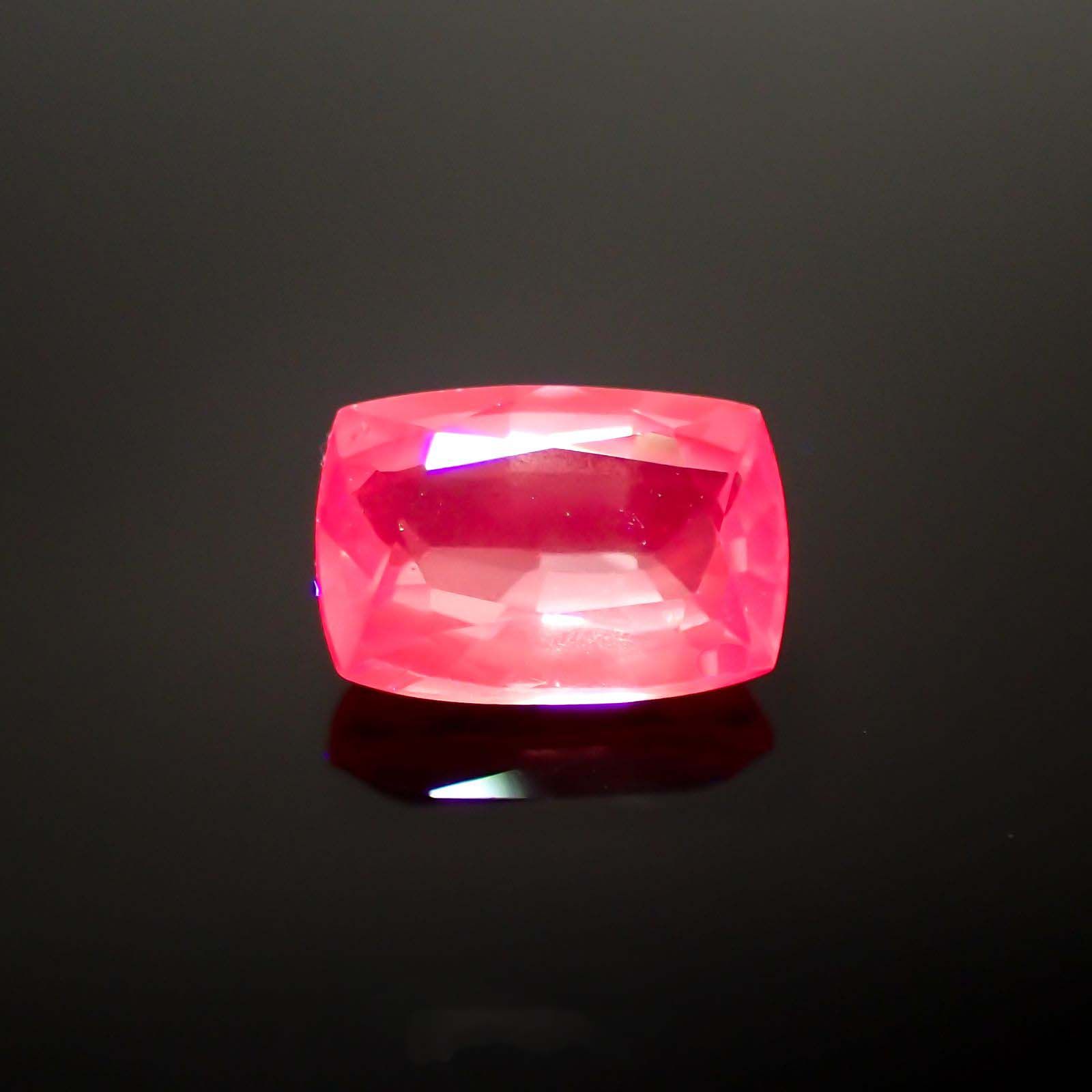 ピンクスピネル(宝石名ピンク・スピネル)タンザニア産 1.120ct ソ付(彩珠)[230722569]7.3x5mm前後