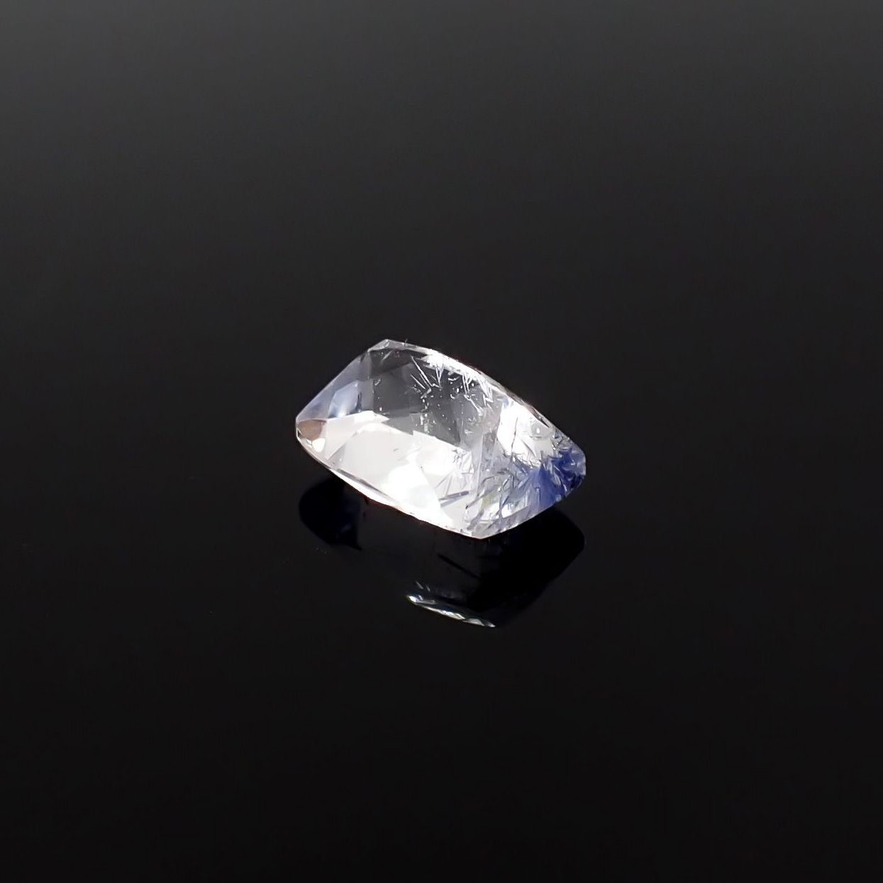 デュモルチェライトインクォーツ ブラジル産 0.89ct / 7.1x5.1mm前後 [260331854]