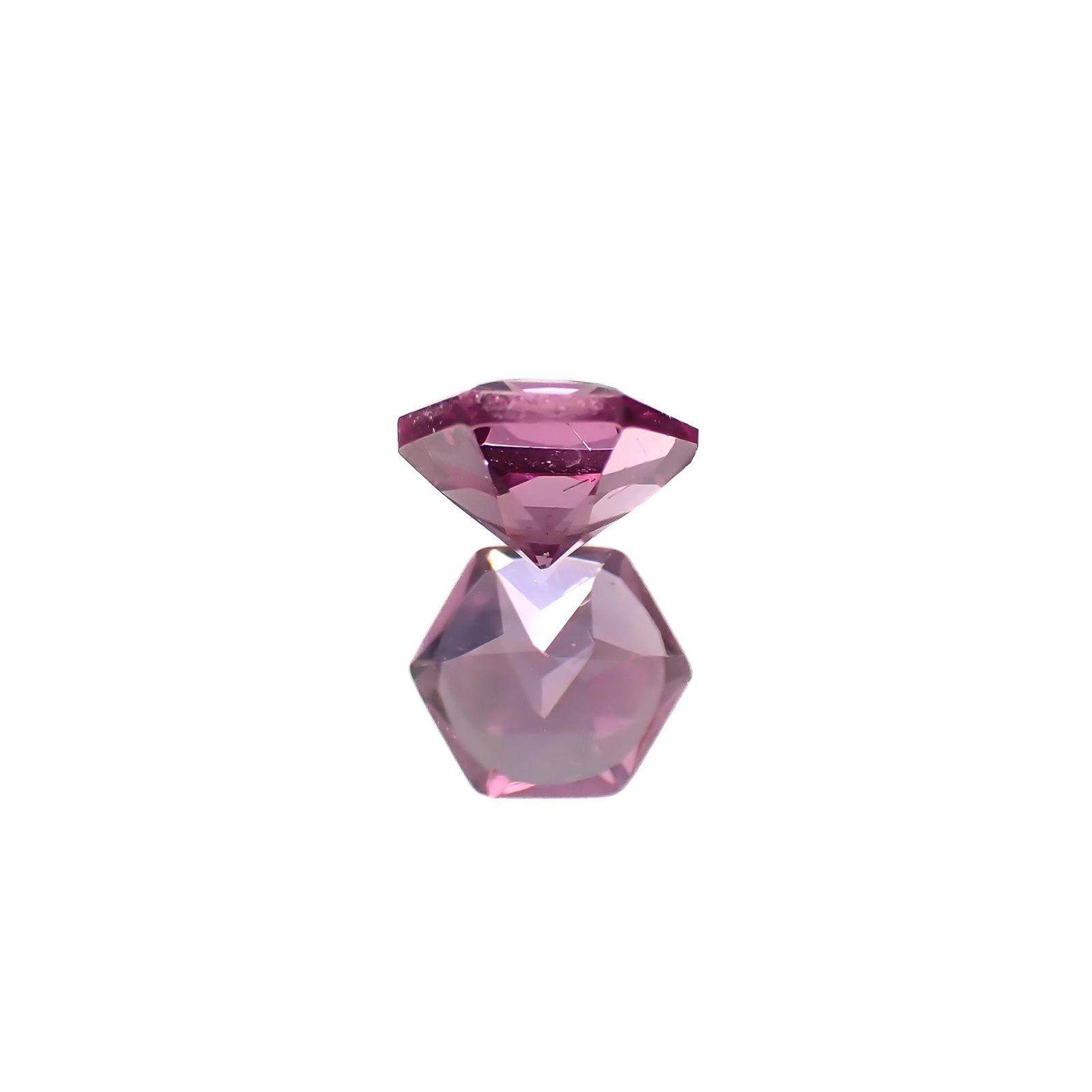 ◇ヘキサゴンカット◇カラーシフト マラヤガーネット(宝石名ガーネット)タンザニア産 0.73ct 識別済[220817564]5.1x5mm前後