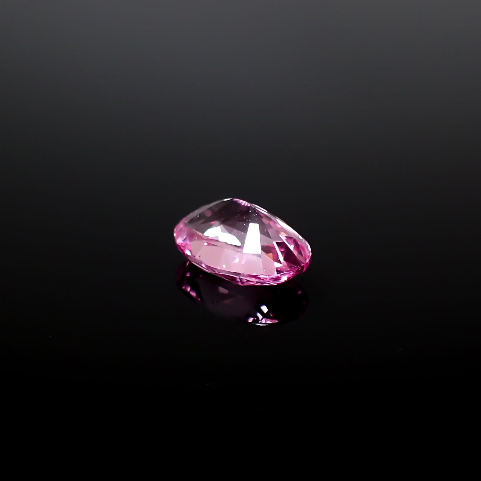 パパラチャサファイア(宝石名サファイア/別名パパラチャ・サファイア)スリランカ/マダガスカル産 DGL鑑付 2.408ct / 9.37x6.49mm前後 [260532229]