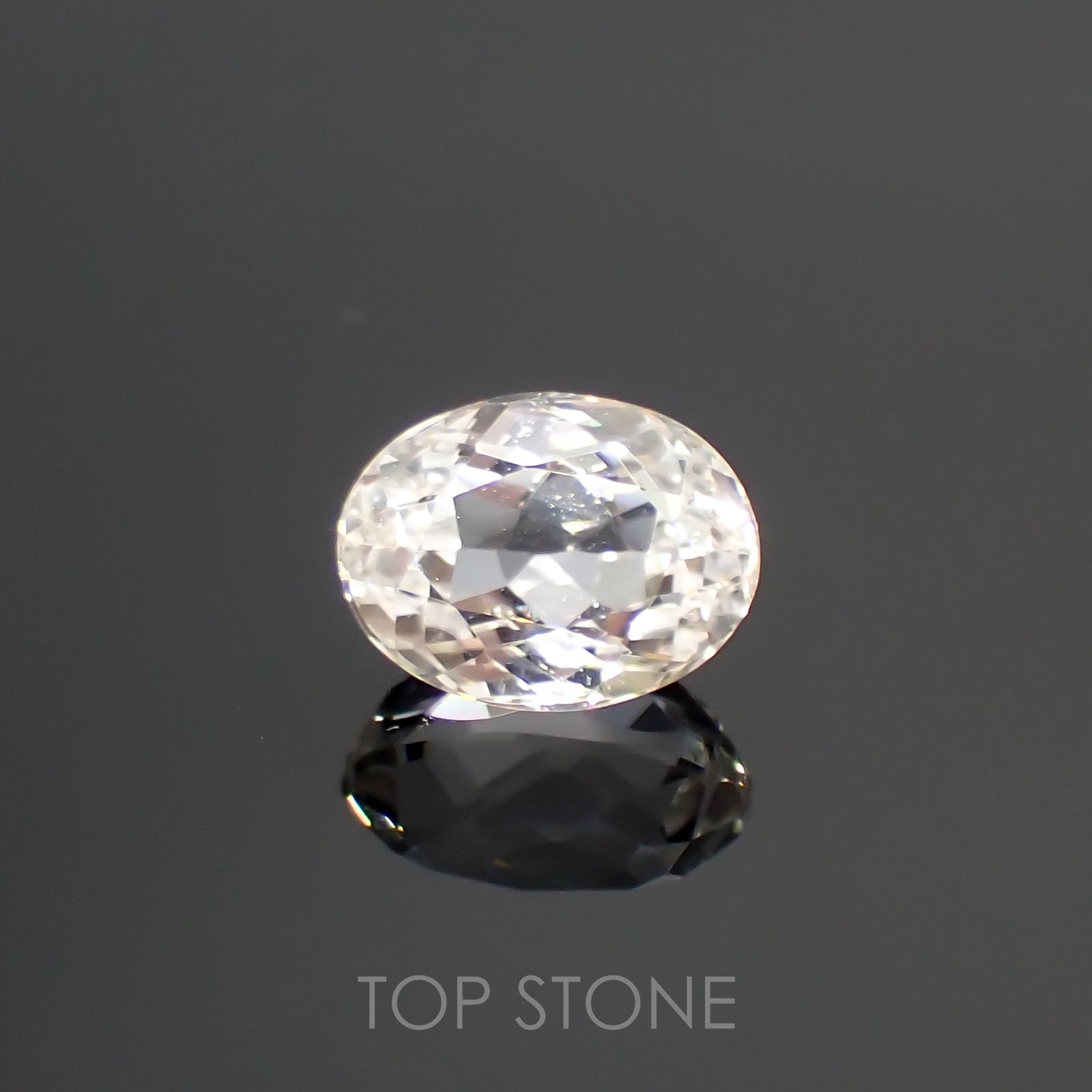 カラーレススポジュミン(宝石名ホワイト・スポジュミン) ブラジル産 1.81ct 識別済[210912629]7.9×6mm前後