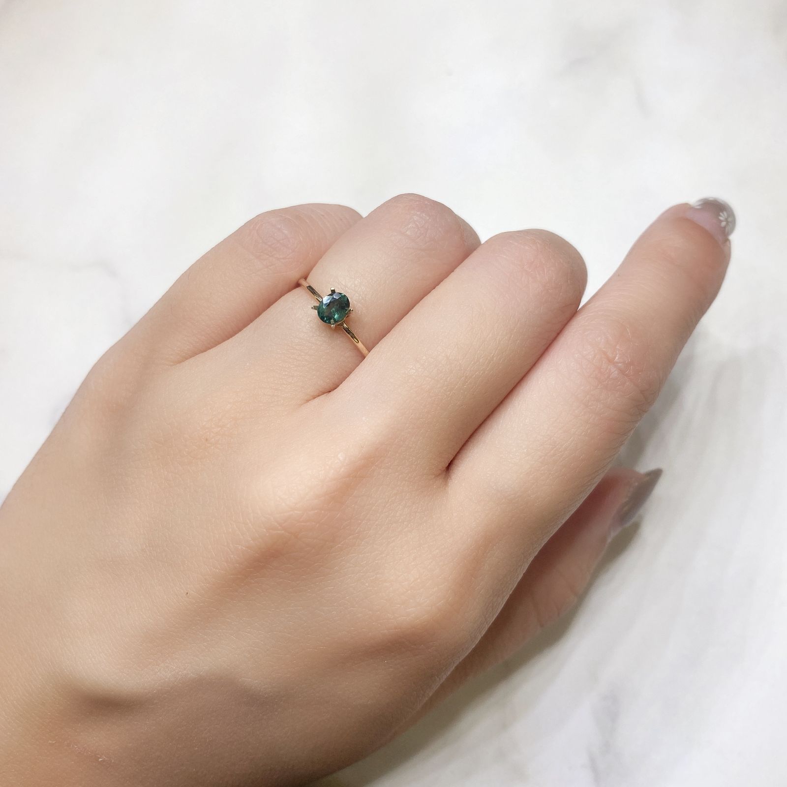 グリーンアパタイト(ノーブルモロキサイト)(宝石名アパタイト) マダガスカル産 0.27ct 識別済[211013530]4.7×3.7mm前後