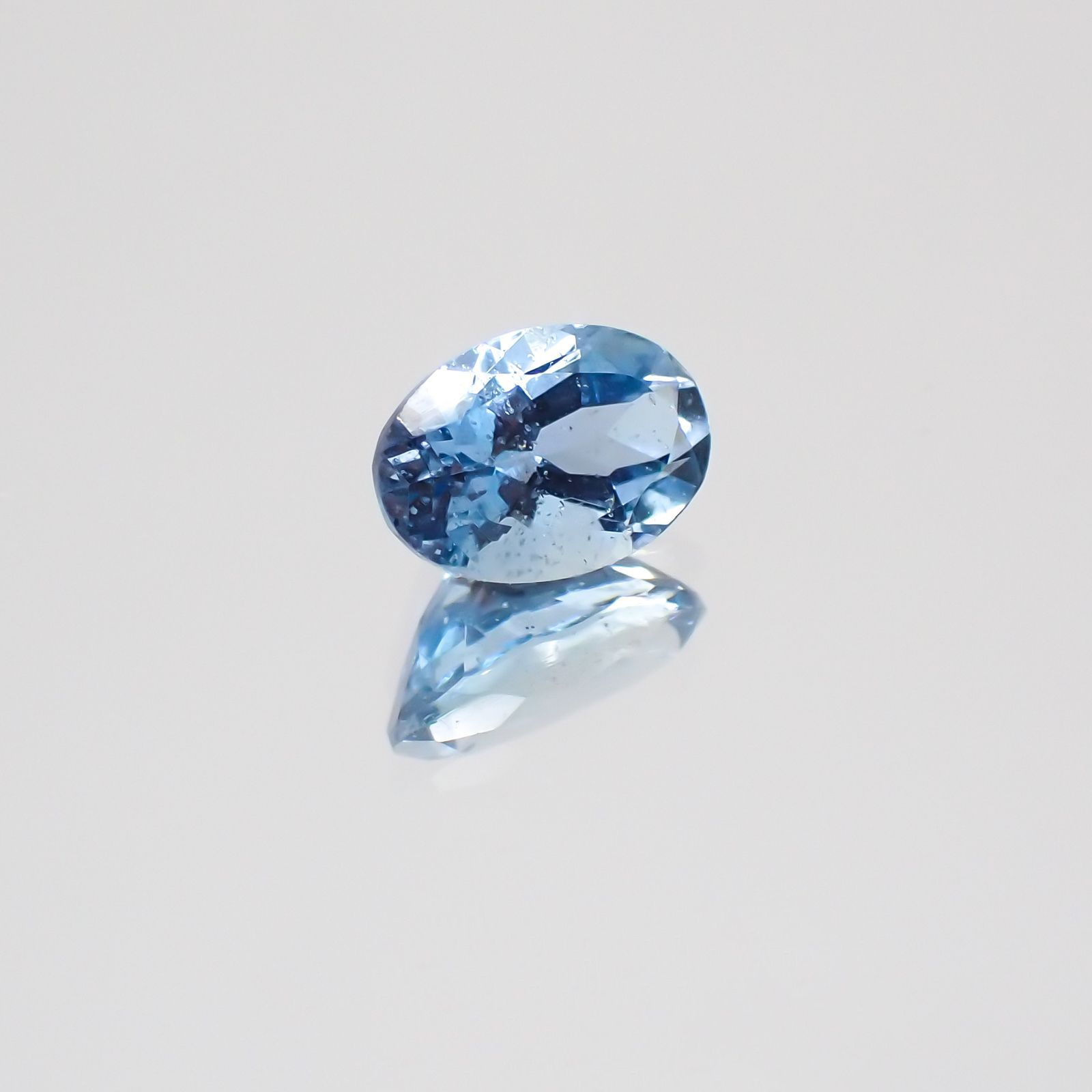 サンタマリアアクアマリン(宝石名アクアマリン) ブラジル産 0.45ct 識別済[21019122]6.1×4mm前後