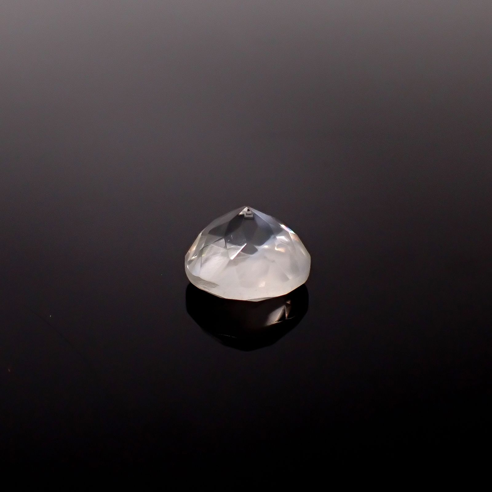 マラウイムーンストーン マラウイ共和国産 4.19ct / 10.3x10.3mm前後 [260331806]