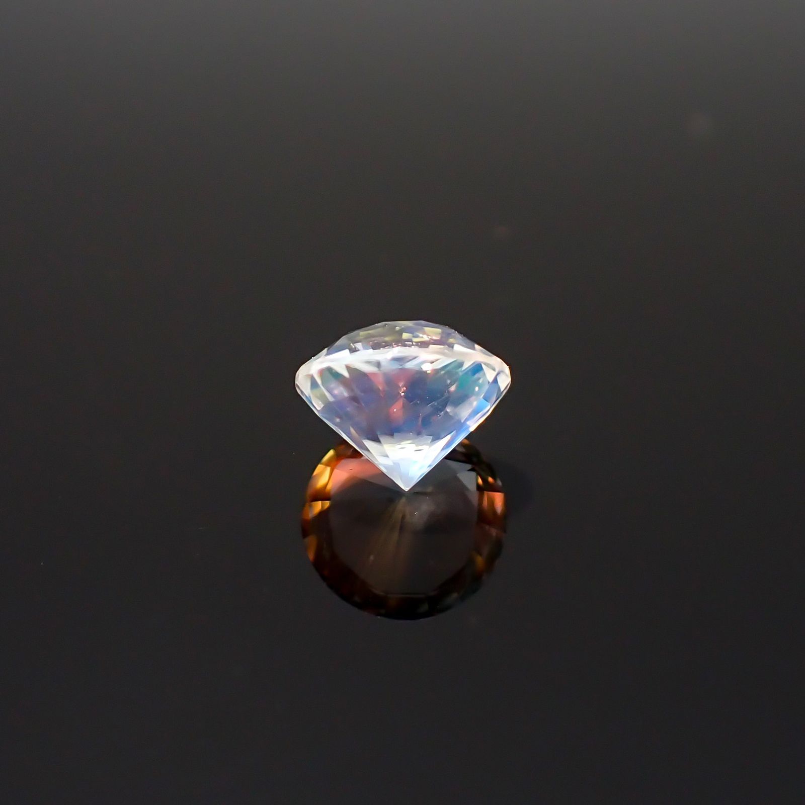 レインボームーンストーン マダガスカル産 1.31ct / 7.1x7.1mm前後 [260632381]