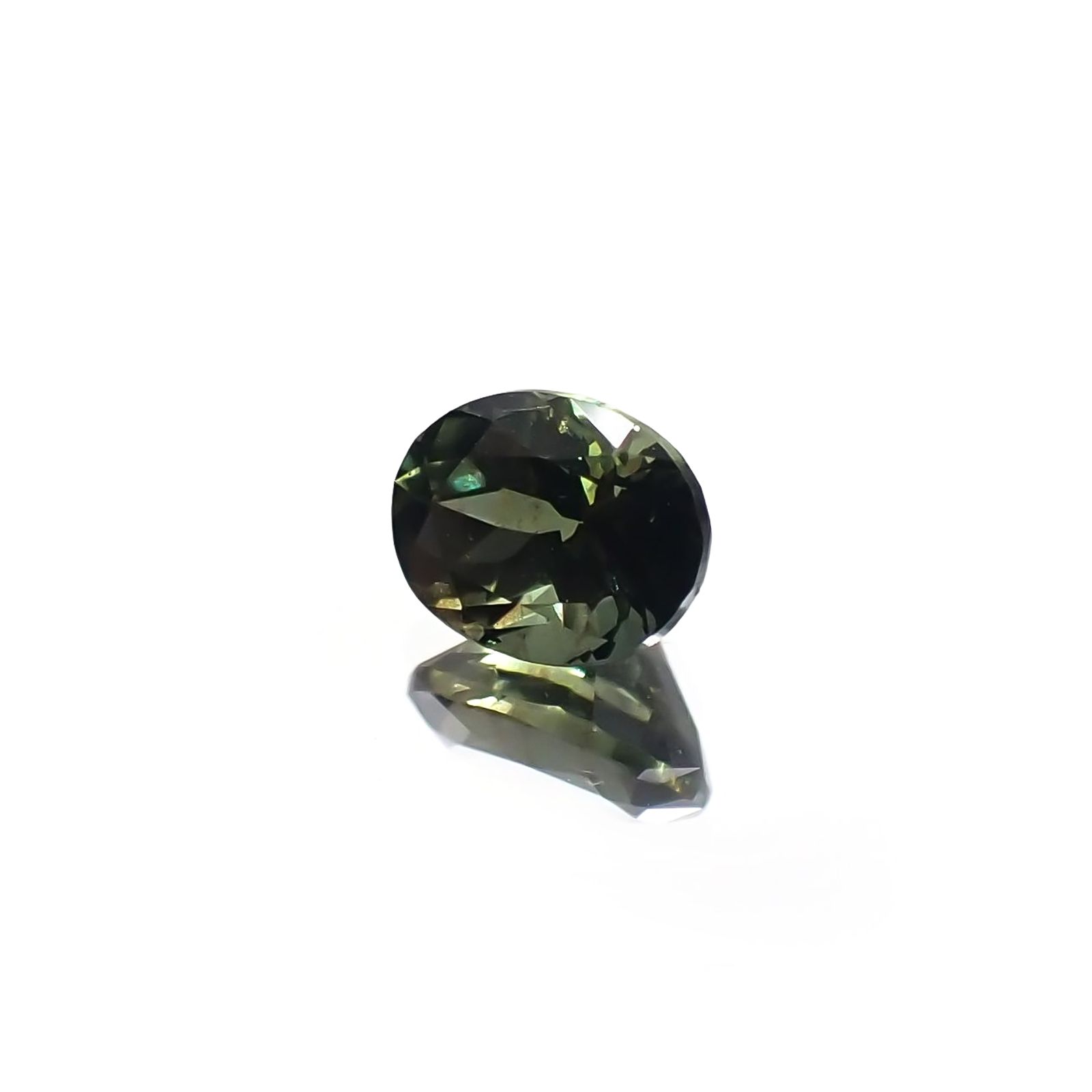 ゴールドシーンサファイア 非加熱(宝石名シーン・サファイア) ケニア産 識別済 0.54ct / 5x4mm前後 [260812071]