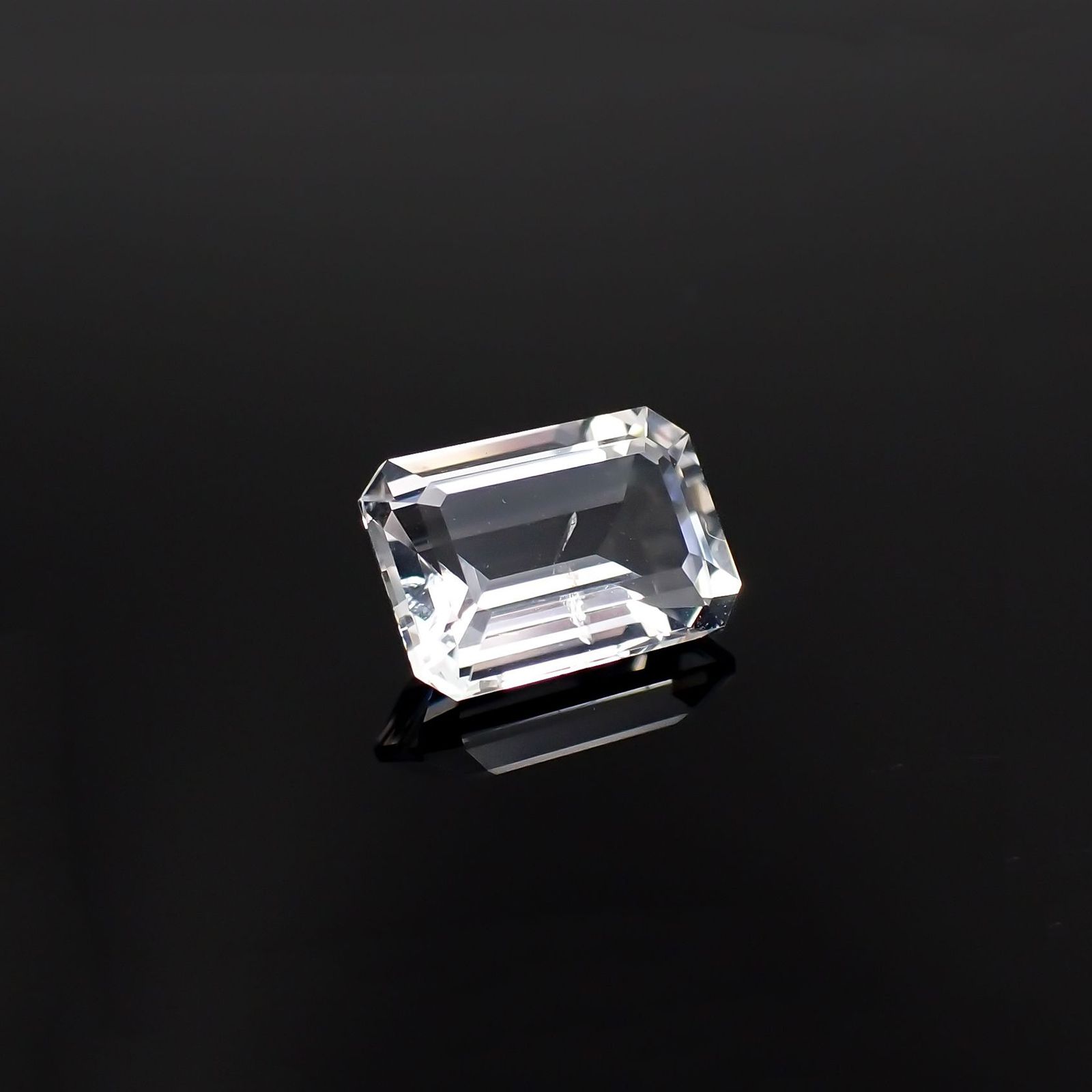 テネブレッセンススキャポライト(宝石名スキャポライト)アフガニスタン産 識別済 1.36ct / 8.3x6mm前後 [251219635]