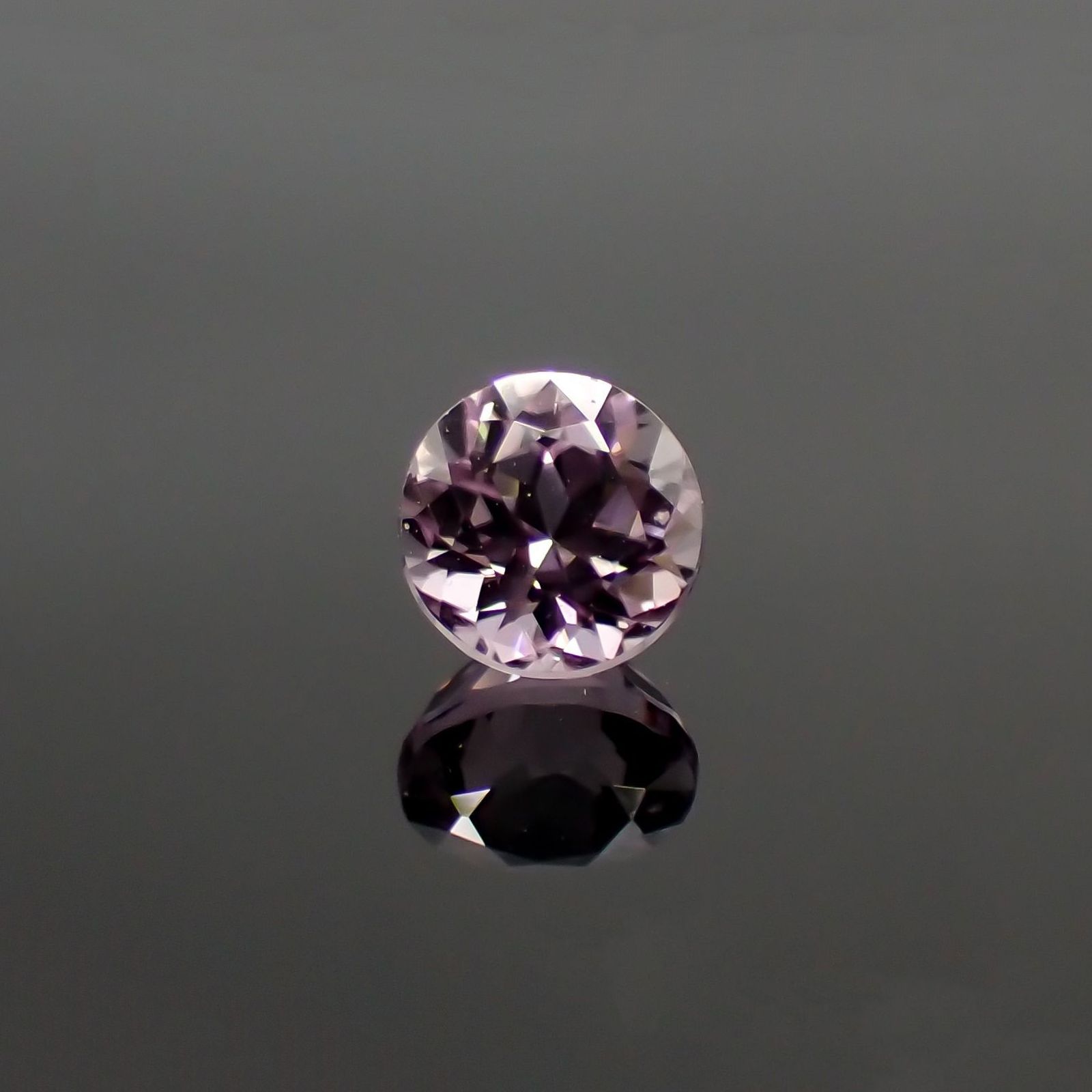カラーシフト ピンクダイアスポア(宝石名ダイアスポア) アフガニスタン産 0.55ct 識別済[210912436]4.6×4.6mm前後