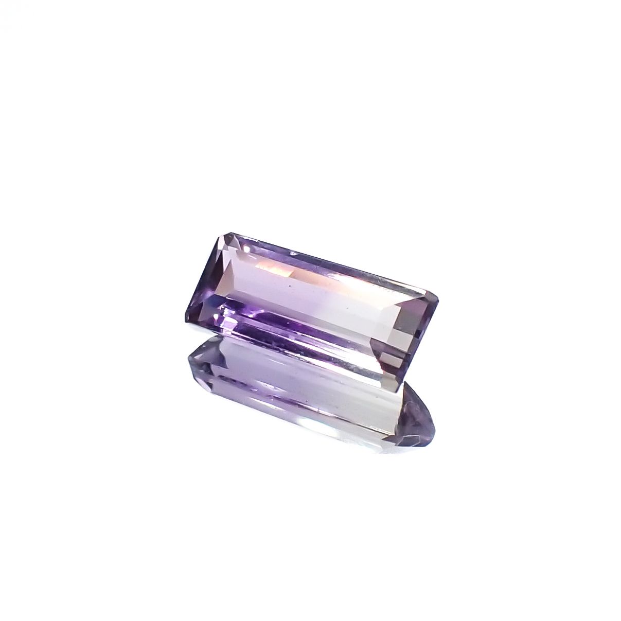 アワーグラスアメジスト(宝石名バイカラー・クォーツ)モロッコ産 1.23ct 識別済[231225096]10.1x4.3mm前後