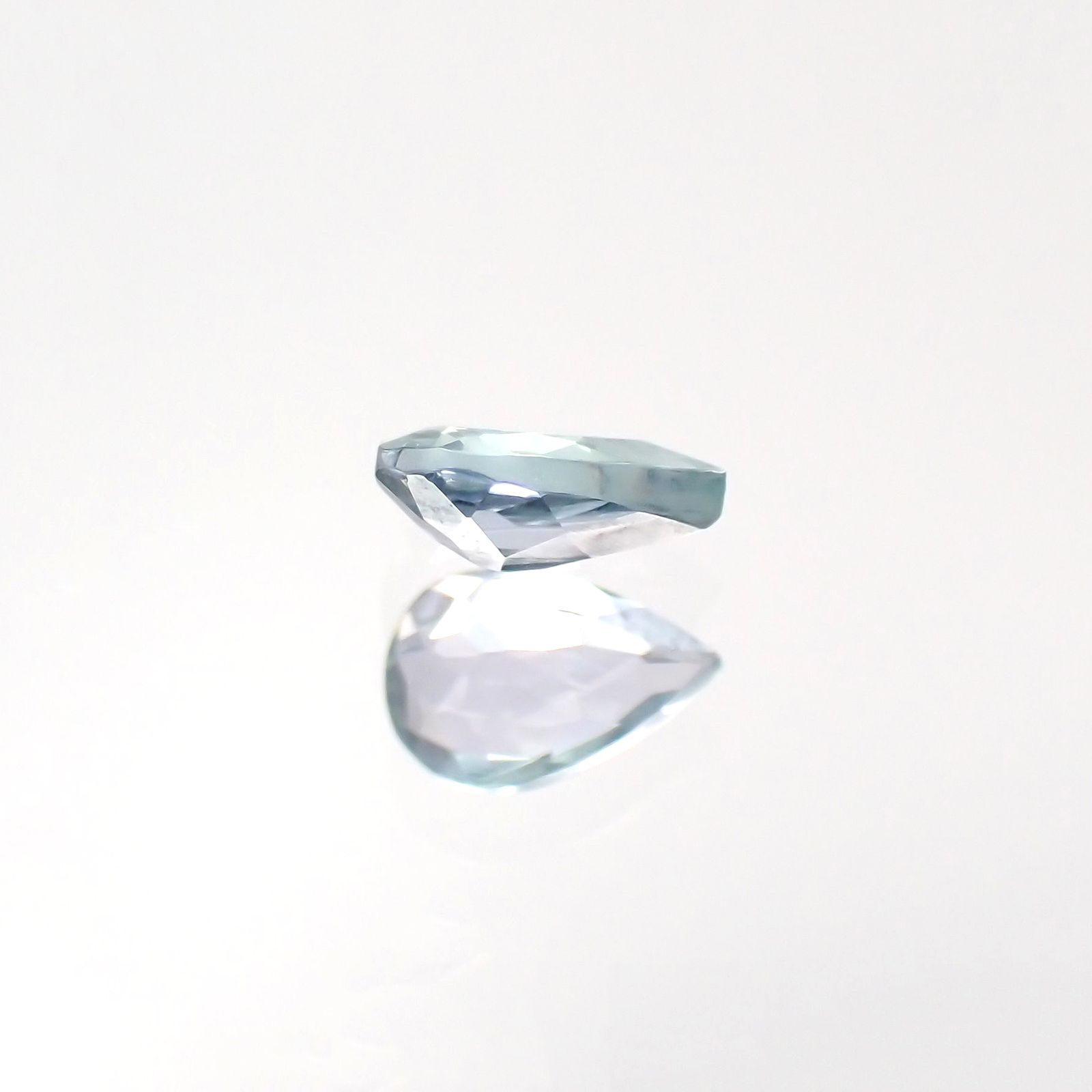 ブルーグリーンコーネルピン(宝石名コーネルピン)タンザニア産 0.097ct 識別済[240219233]3.6x2.2mm前後