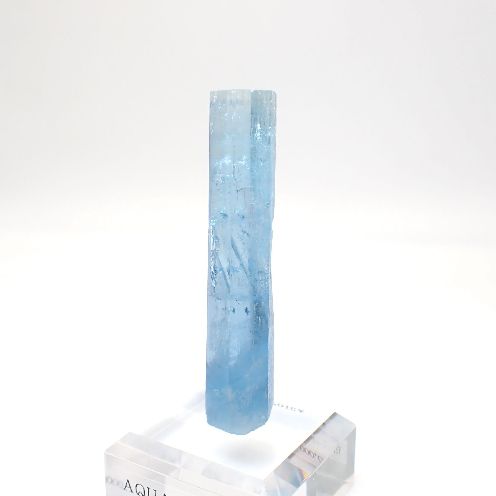 アクアマリン柱状結晶原石 ベトナム産 アクリル台座付き 99.95ct(19.99g) / 10.1x13.3x68.5mm前後 [260632332]
