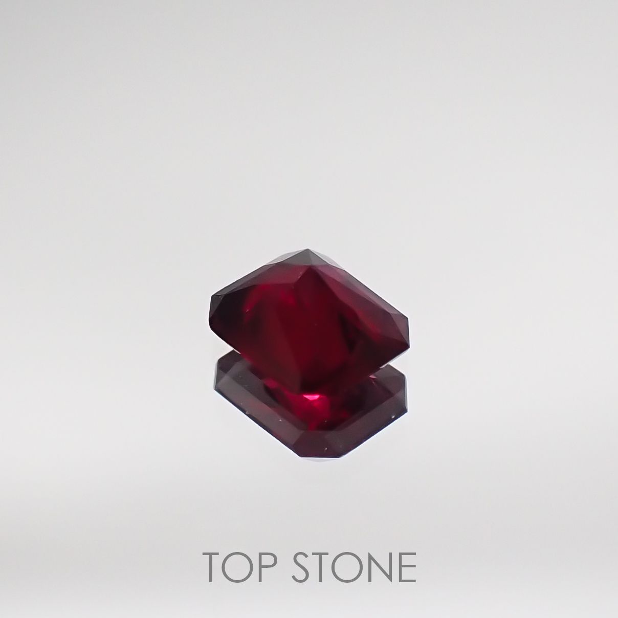ルビー 非加熱(宝石名ルビー) マダガスカル産 0.33ct 識別済[210711734]4.3×3.5mm前後