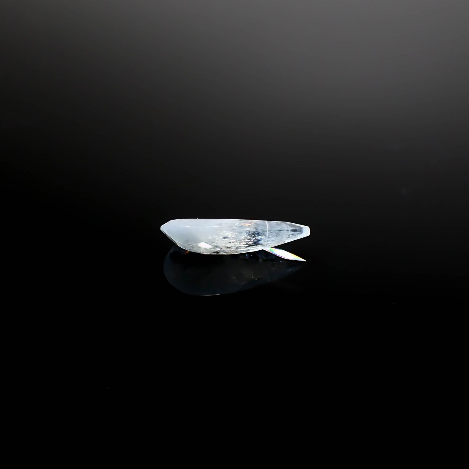 イリデッセンスアクアマリン ブラジル産 1.61ct [250730834]14.5x6.1mm前後