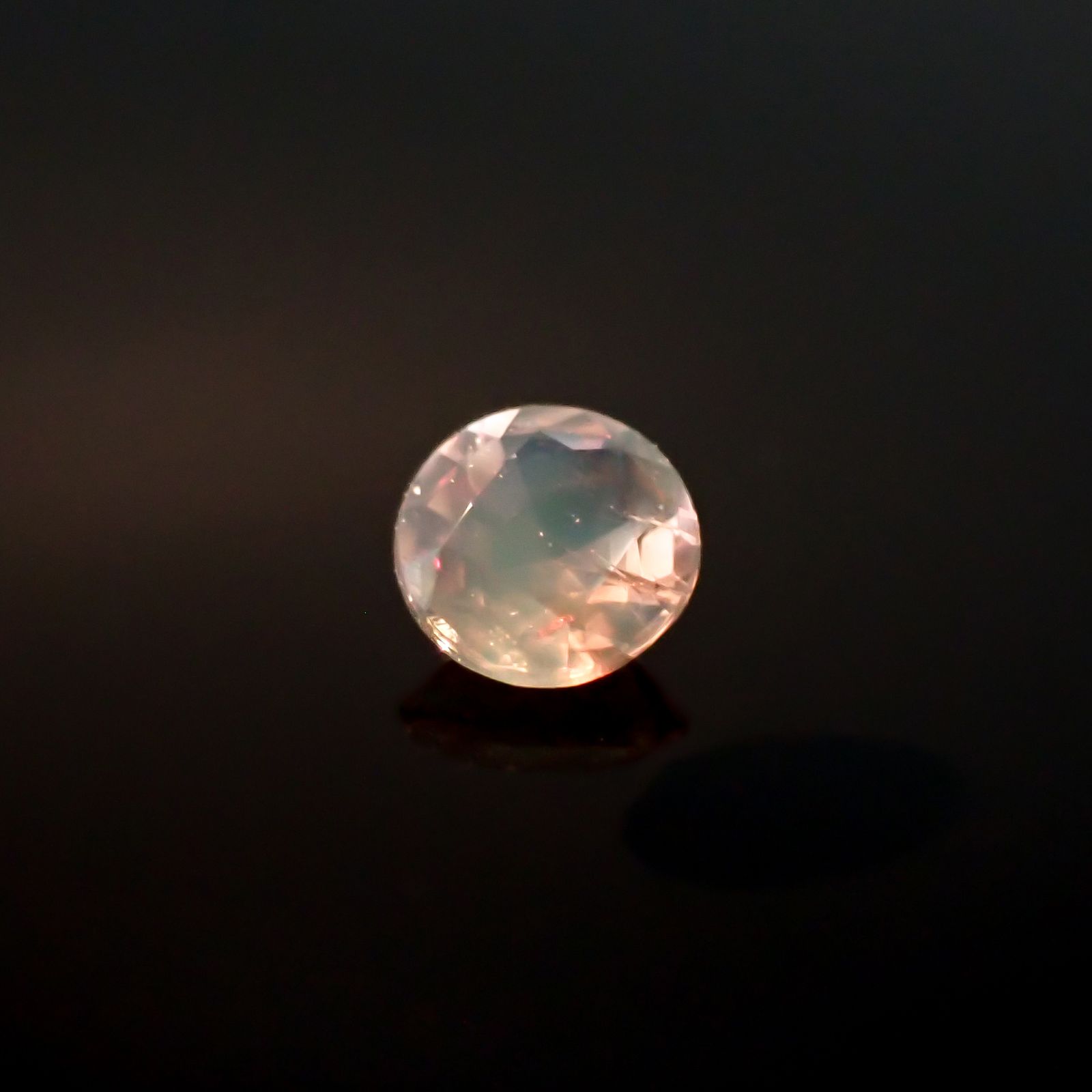 シルキーアレキサンドライト ブラジル・ミナスジェライス州ヘマチタ鉱山産 0.13ct [241129508]3.1x3.1mm前後