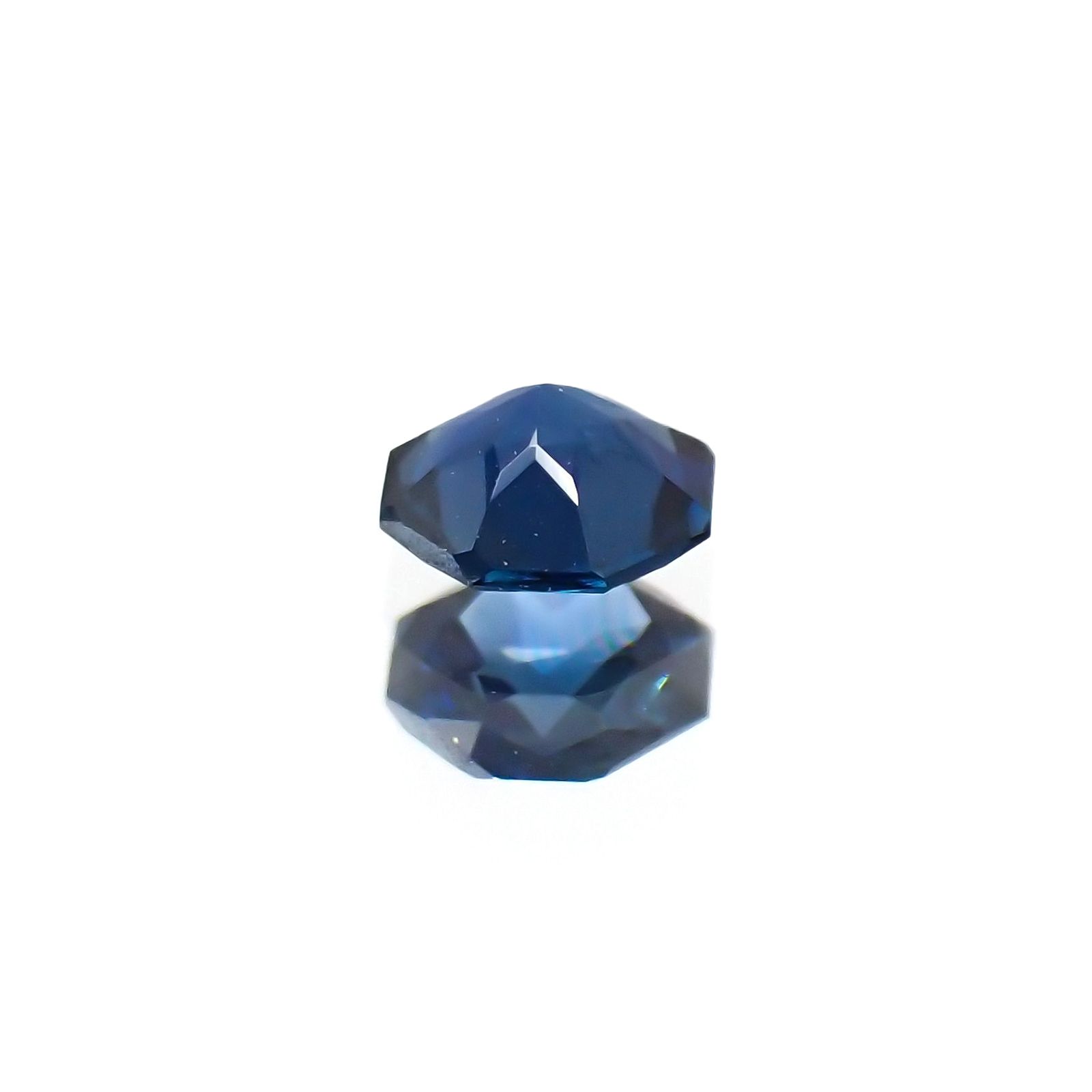 ◇オクタゴンカット◇サファイア(宝石名サファイア) マダガスカル産 識別済 0.14ct / 3.2x3.1mm前後 [26029064]