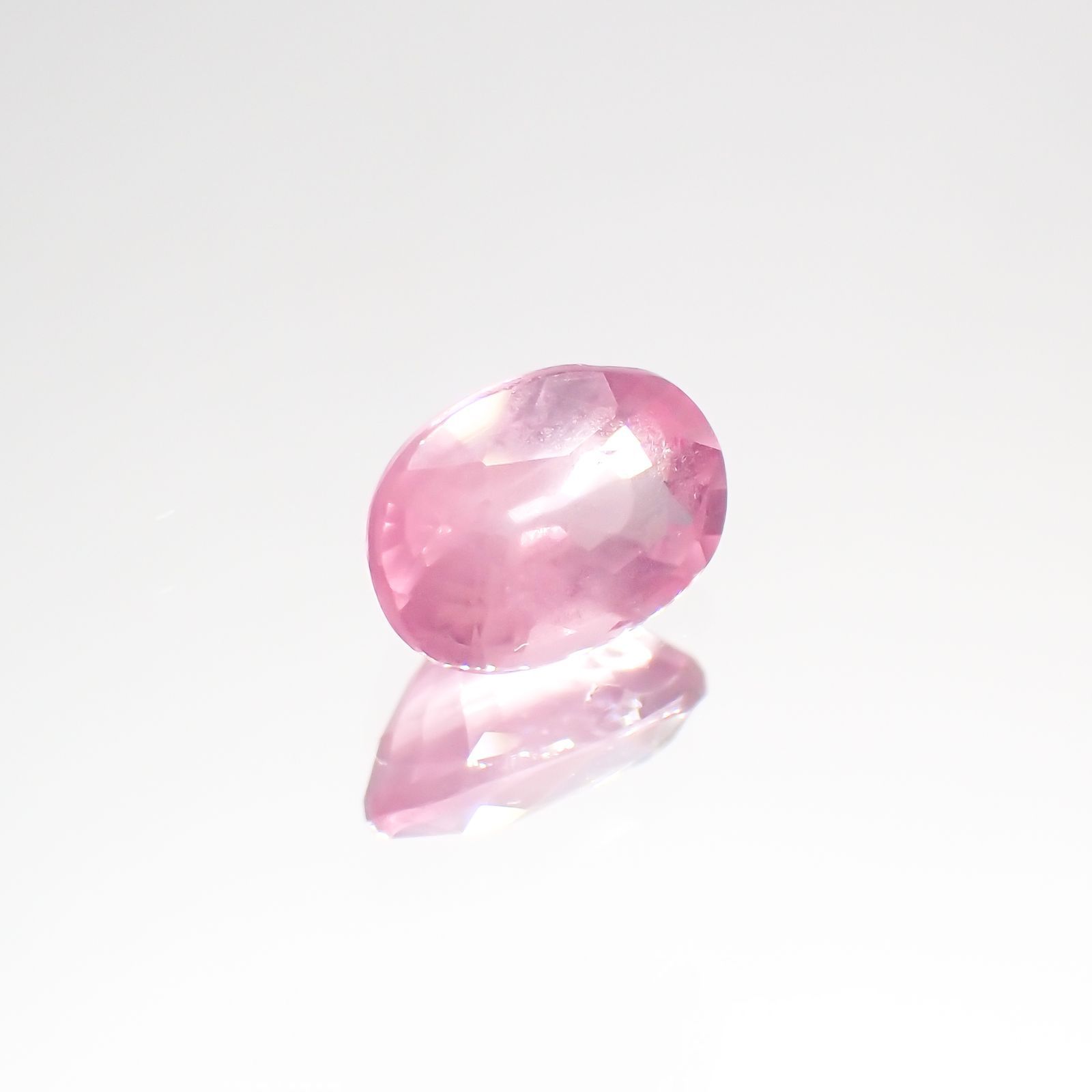 シルキーピンクスピネル(宝石名ピンク・スピネル)タンザニア産 0.97ct 識別済[240214139]6.8x4.8mm前後
