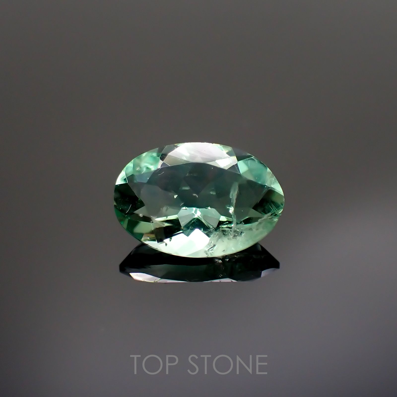 フローライト フルオレッセンス(宝石名フルオライト)イギリス・ロジャリー鉱山産 1.83ct 識別済[211113774]9.9x6.7mm前後