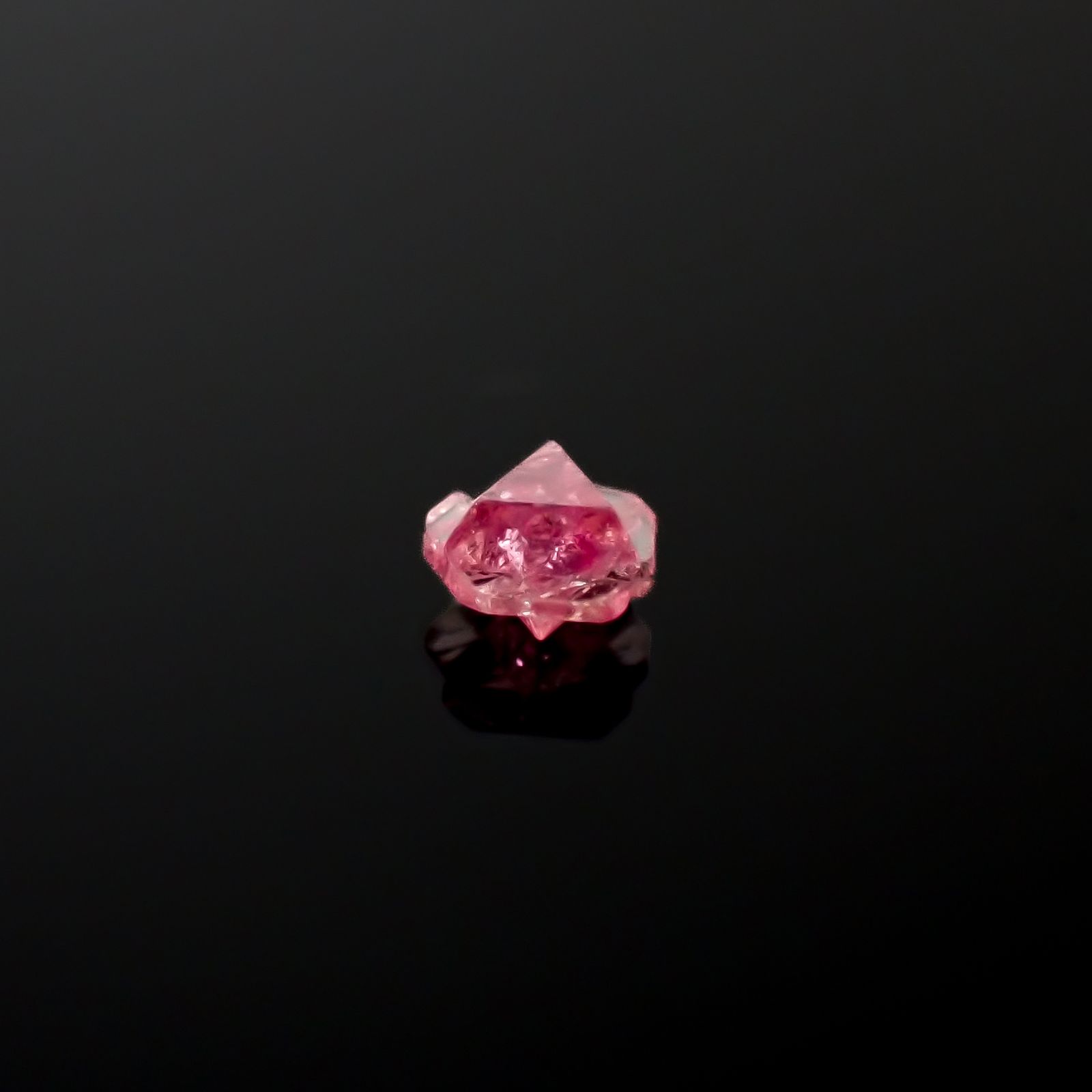 ツインクリスタルスピネル(スピネル式双晶) 原石 ビルマ産 0.12
