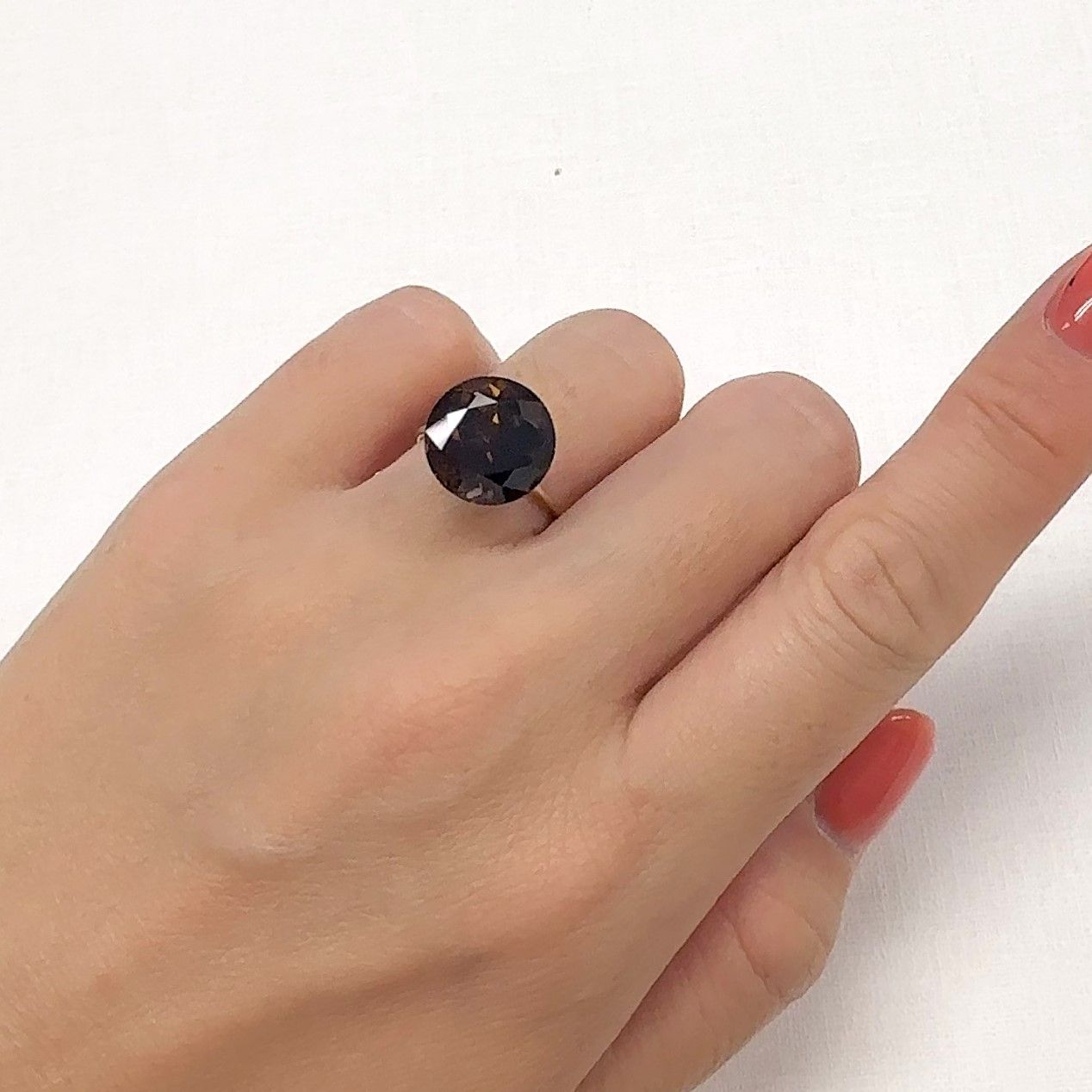 カラーシフト アキシナイト(宝石名ブラウン・アキシナイト(フェロ・アキシナイト))パキスタン産 9.587ct ソ付(彩珠)[240929130]12.3x12.3mm前後