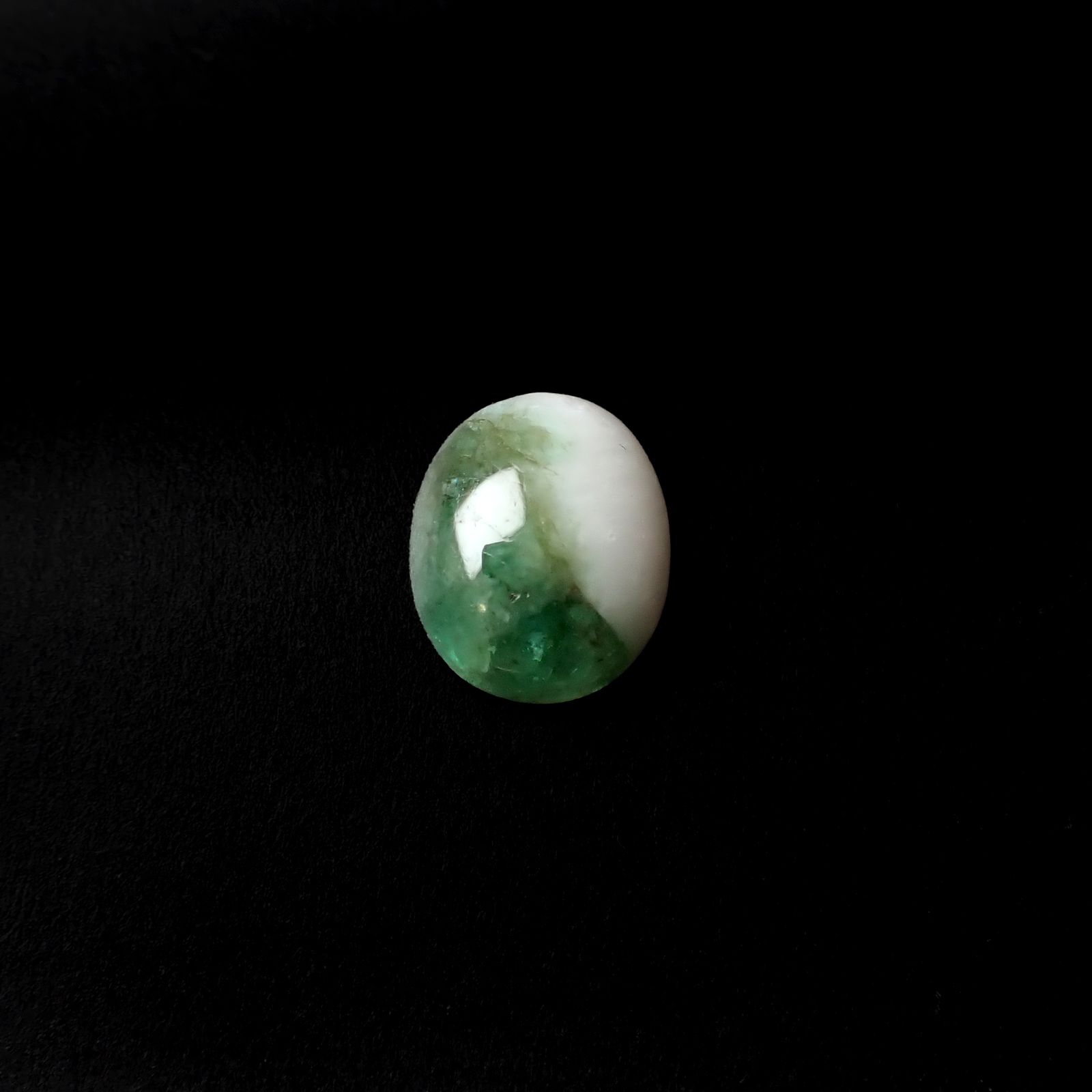 マトリックスエメラルド(エメラルドインクォーツ/フェルドスパー) ブラジル産 4.05ct [250430172]12.1x9.9mm前後