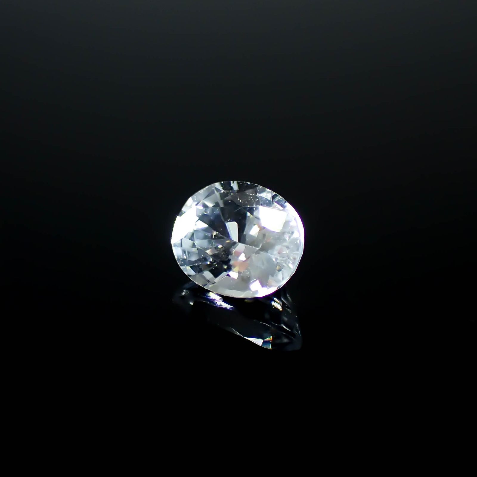 カラーレスサファイア スリランカ産 0.48ct [250830970]5.1x4mm前後