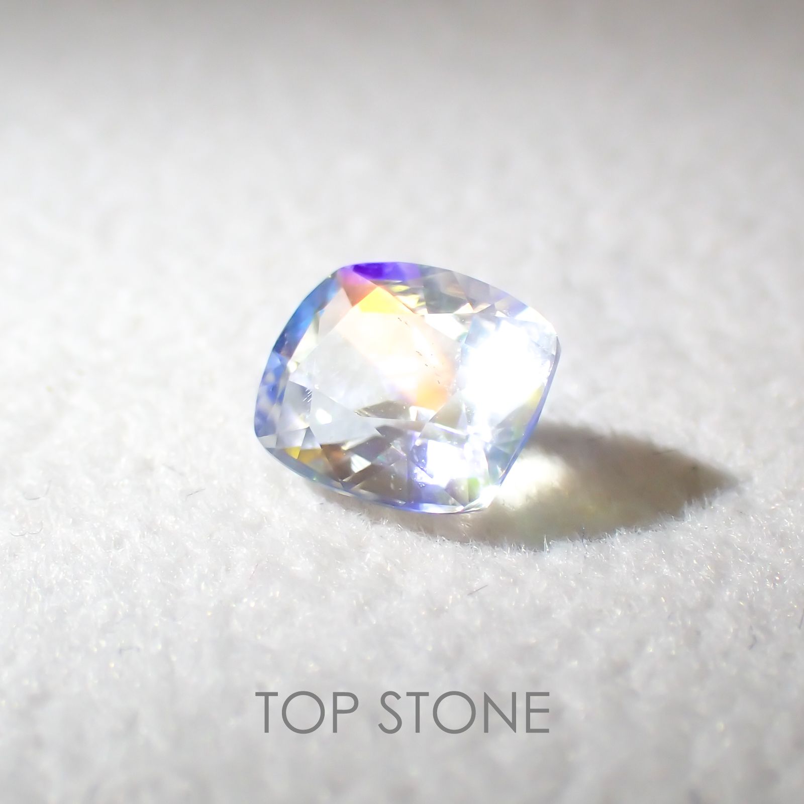レインボームーンストーン(アンデシンラブラドライト) マダガスカル産 ルース 0.87ct[210310128]6.6×5.5mm前後