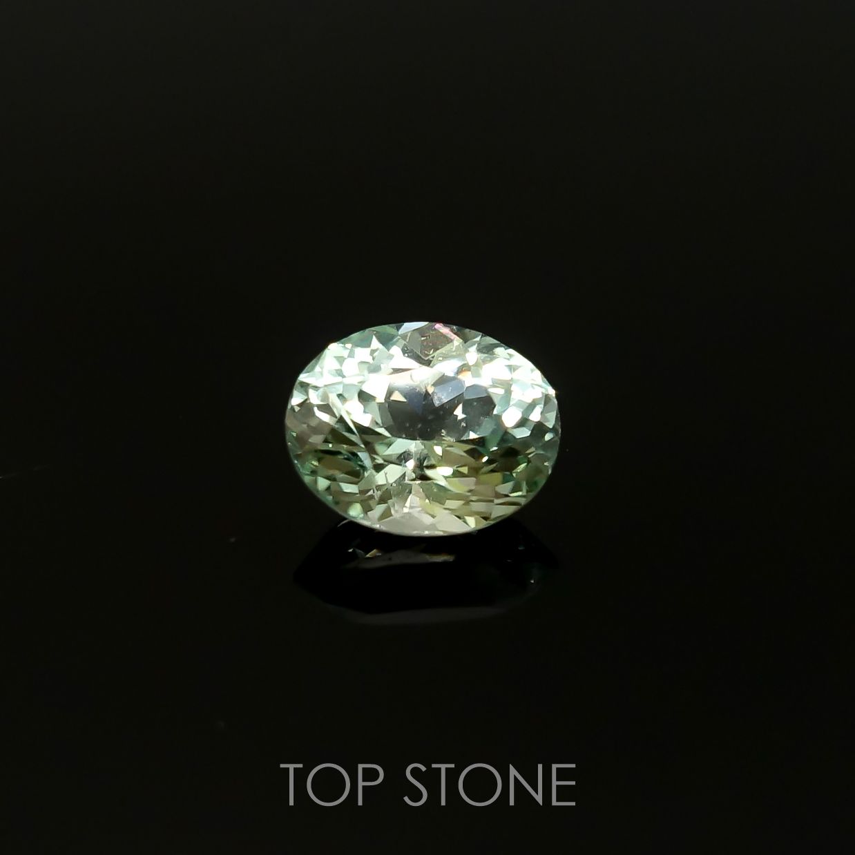 バナジウムコーネルピン(宝石名コーネルピン)タンザニア・タンガ州産 0.91ct 識別済[220115625]6.6x5.2mm前後