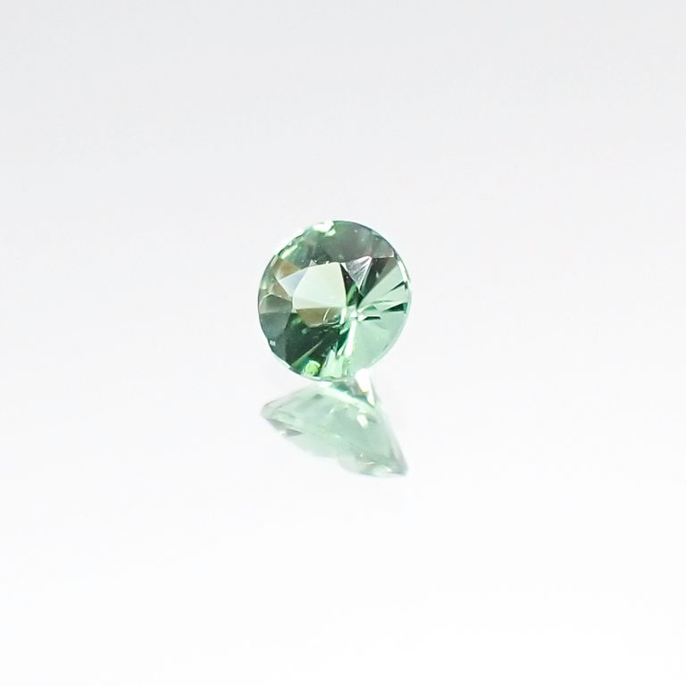 パライバトルマリン(宝石名トルマリン/別名パライバ・トルマリン) ブラジル・パライバ州バターリャ鉱山産 0.099ct 識別済[20096270]3×3mm前後