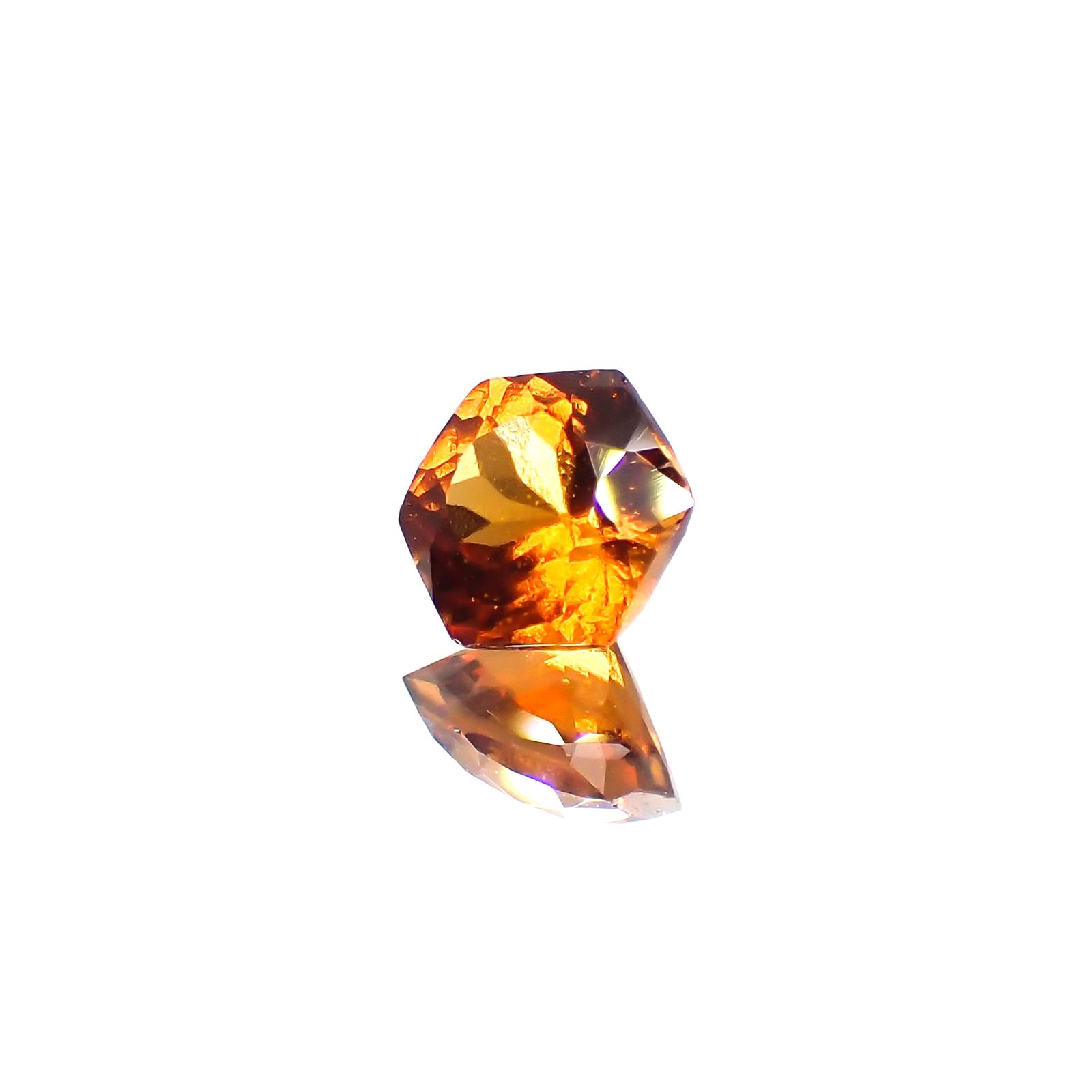 ◇ヘキサゴンカット◇ヘソナイトガーネット(宝石名ガーネット) スリランカ産 0.90ct 識別済[210812684]5.4×5.4mm前後