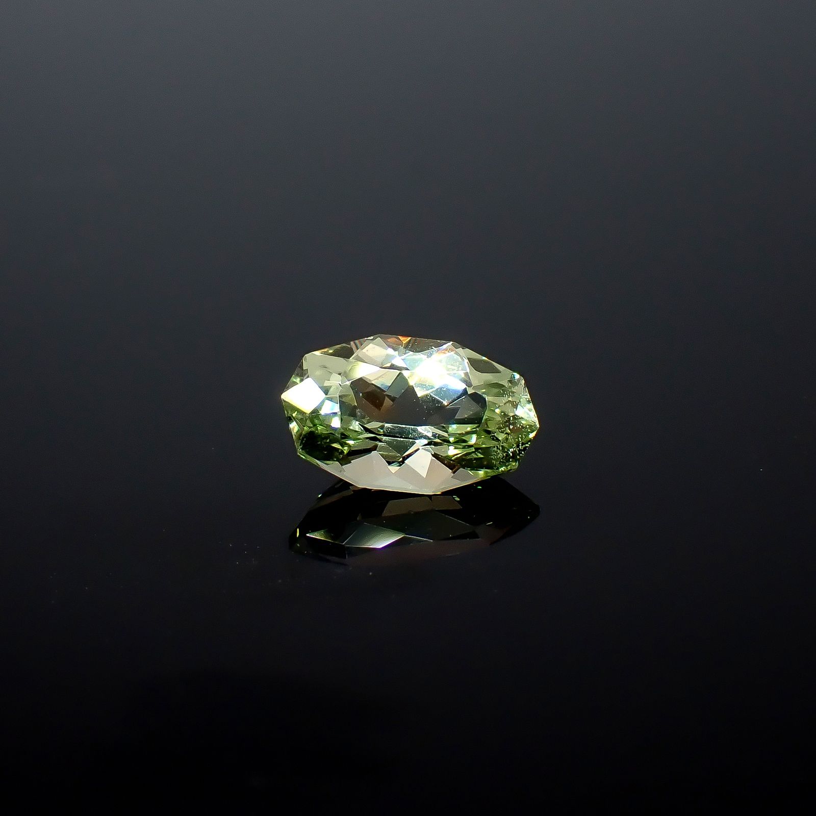 ◇カスタムカット◇ミントガーネット タンザニア産 0.73ct / 7.2x4.4mm前後 [260932675]